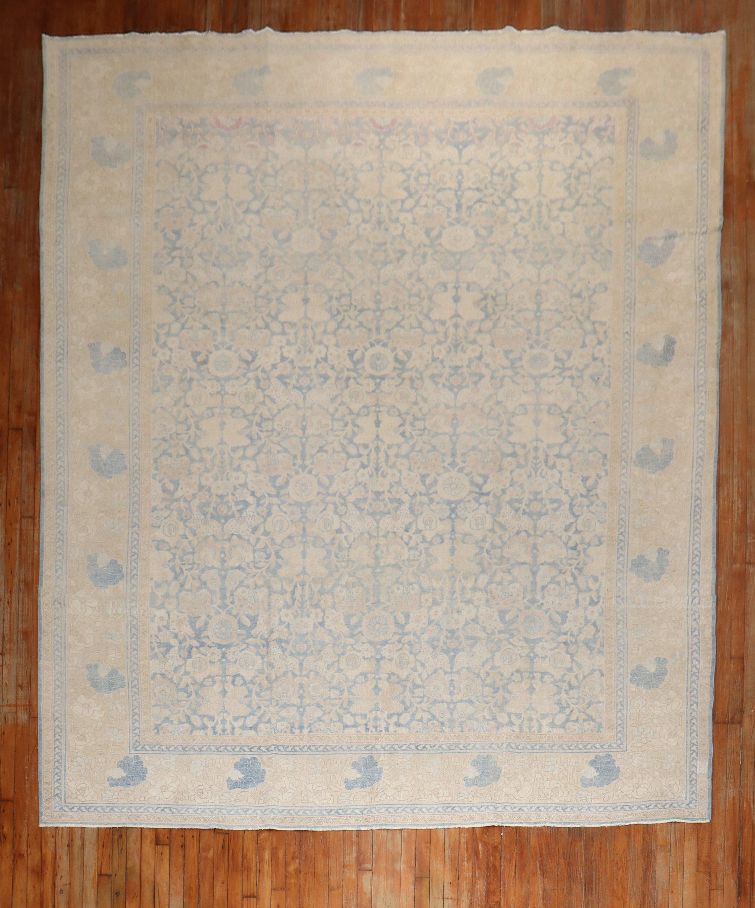 Persian Tabriz rug from the 3rd quarter of the 20th century

Measures: 9' x 13'.