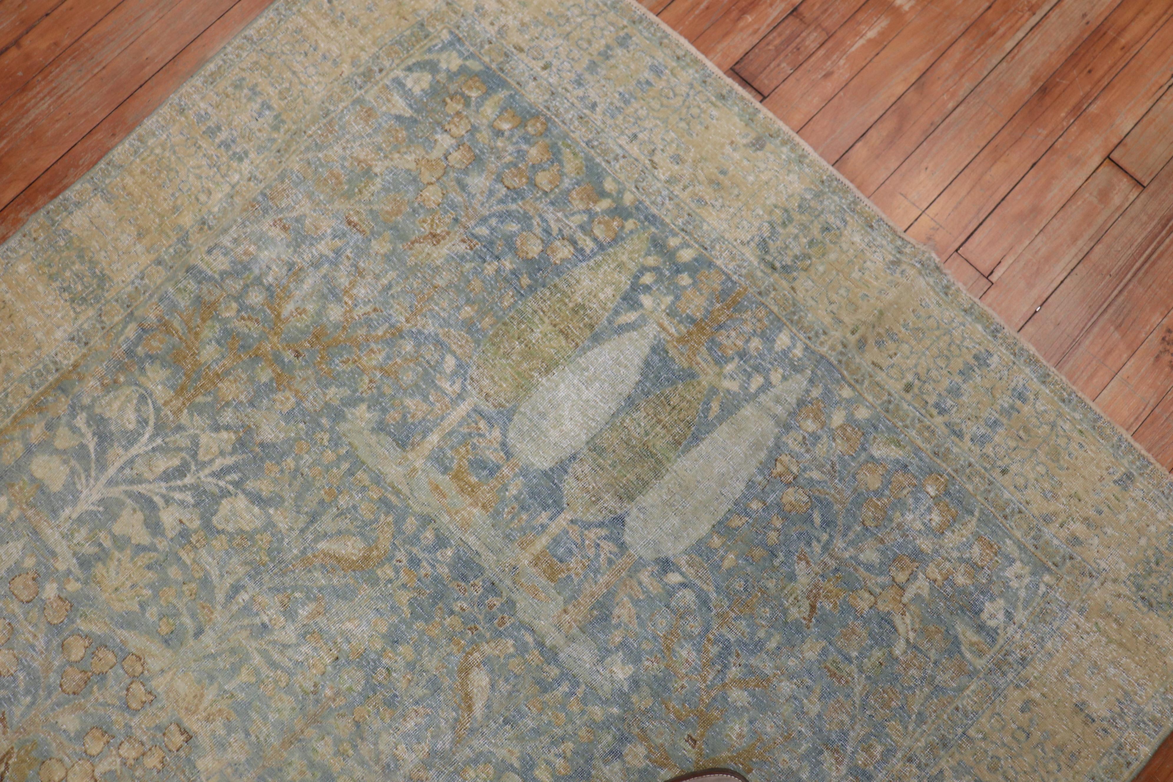 Hellblauer, malerischer, traditioneller persischer Täbris-Teppich (19. Jahrhundert) im Angebot