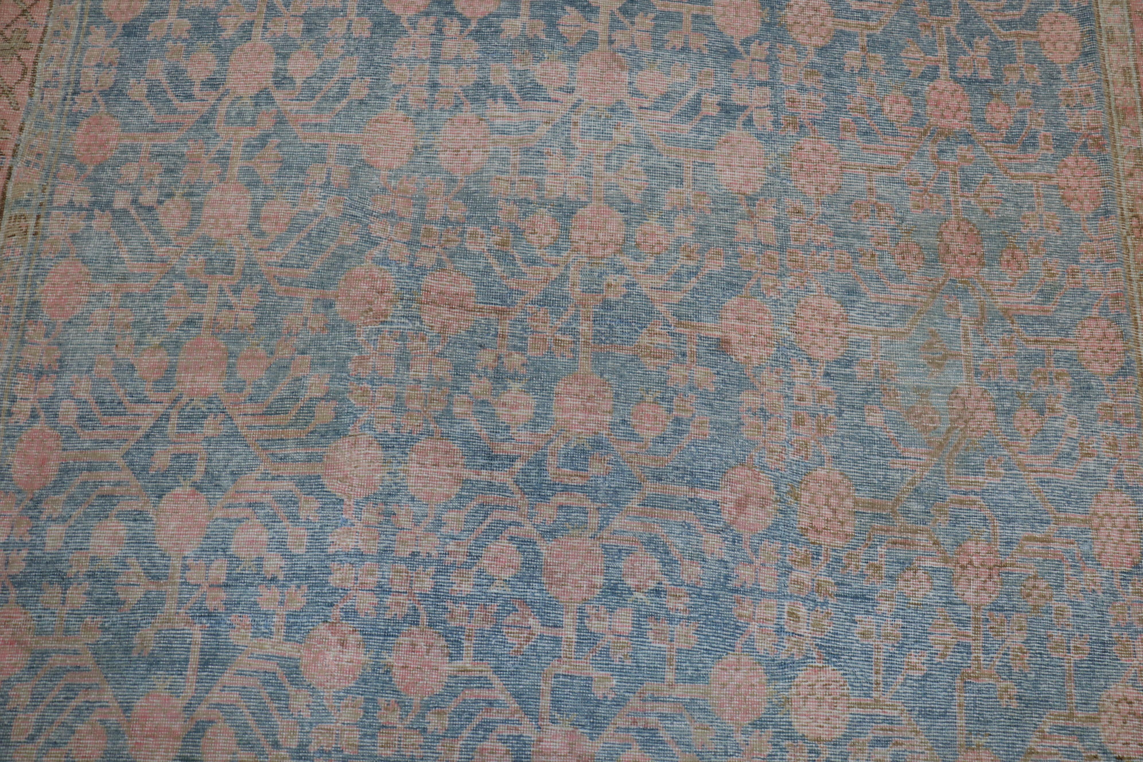 Grand tapis Khotan ancien bleu clair et rose, début du 20ème siècle en vente 10