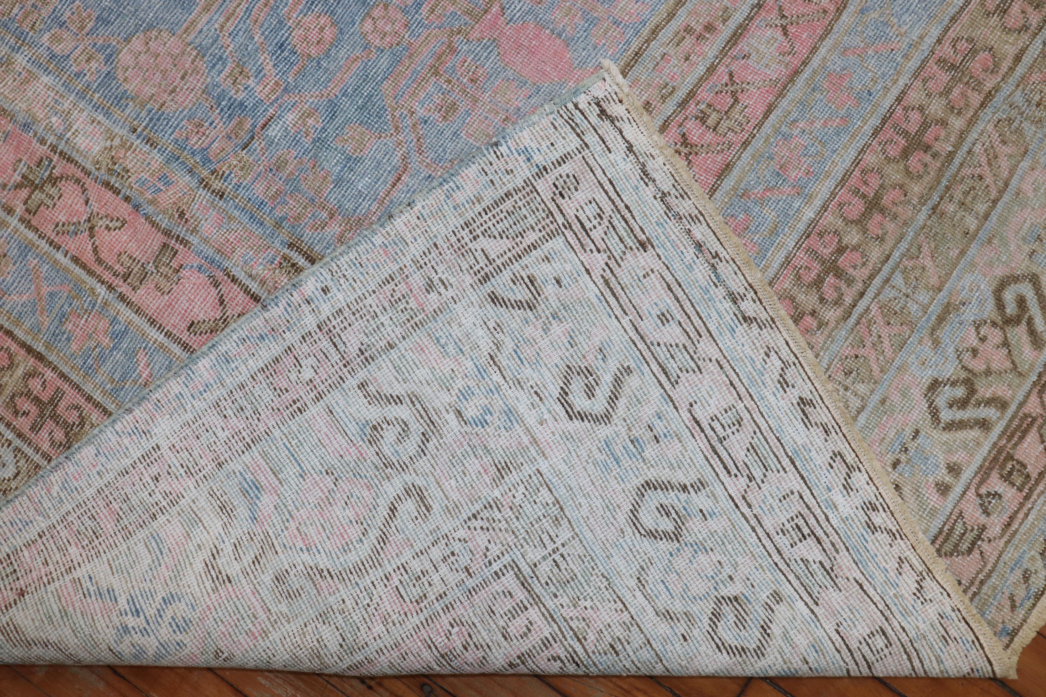 Grand tapis Khotan ancien bleu clair et rose, début du 20ème siècle en vente 2