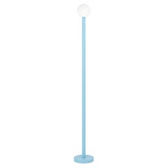 Lampadaire bleu clair de l'Atelier Areti