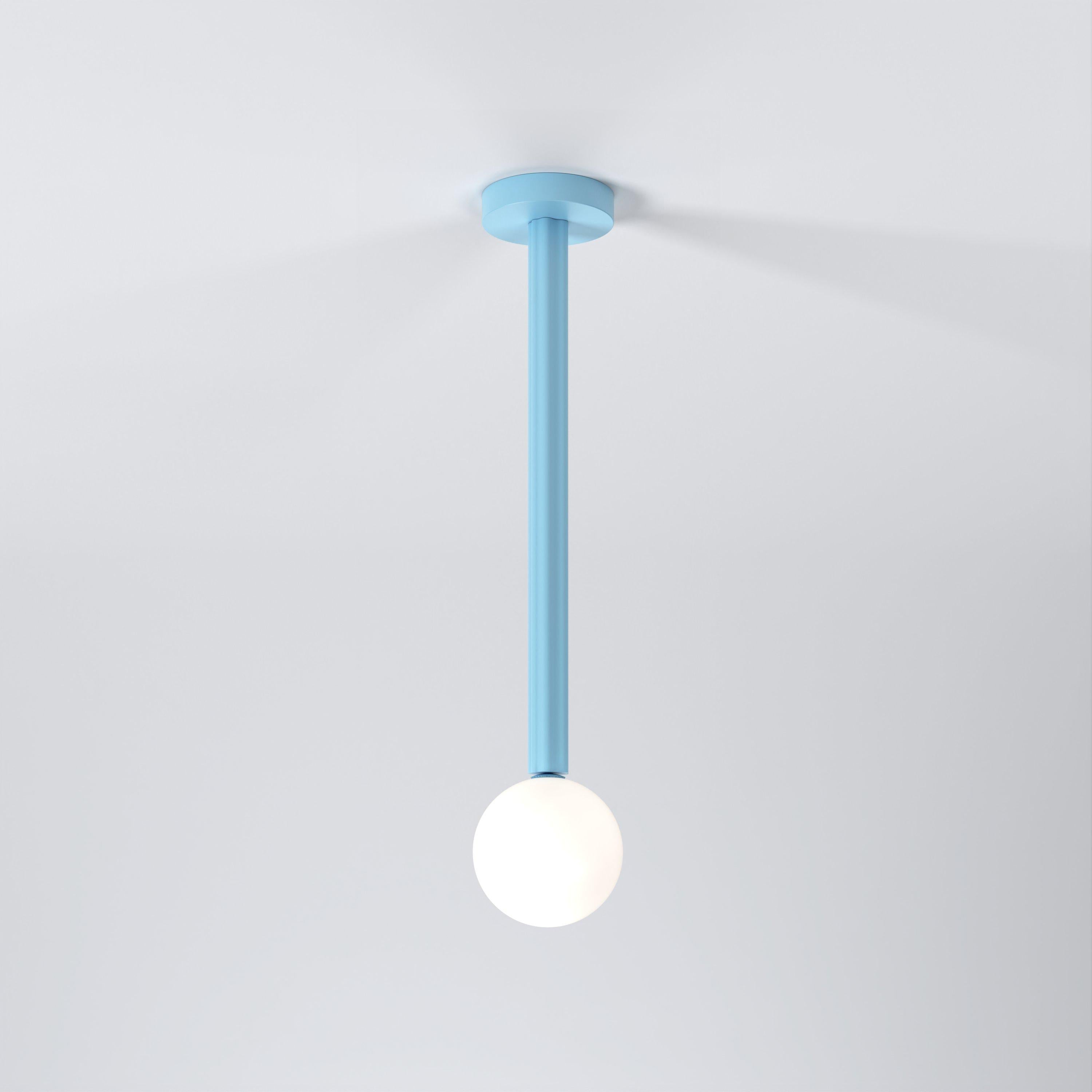 Lampada a sospensione A.Profiles in azzurro di Atelier Ati
Dimensioni: D 13,5 x H 67,5 cm.
Materiali: Metallo verniciato a polvere, vetro bianco.

Disponibile in altri colori. Contattateci.

Tutte le nostre lampade possono essere cablate a seconda