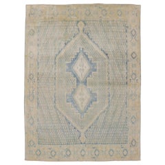 Tapis tribal persan bleu clair de couleur sable