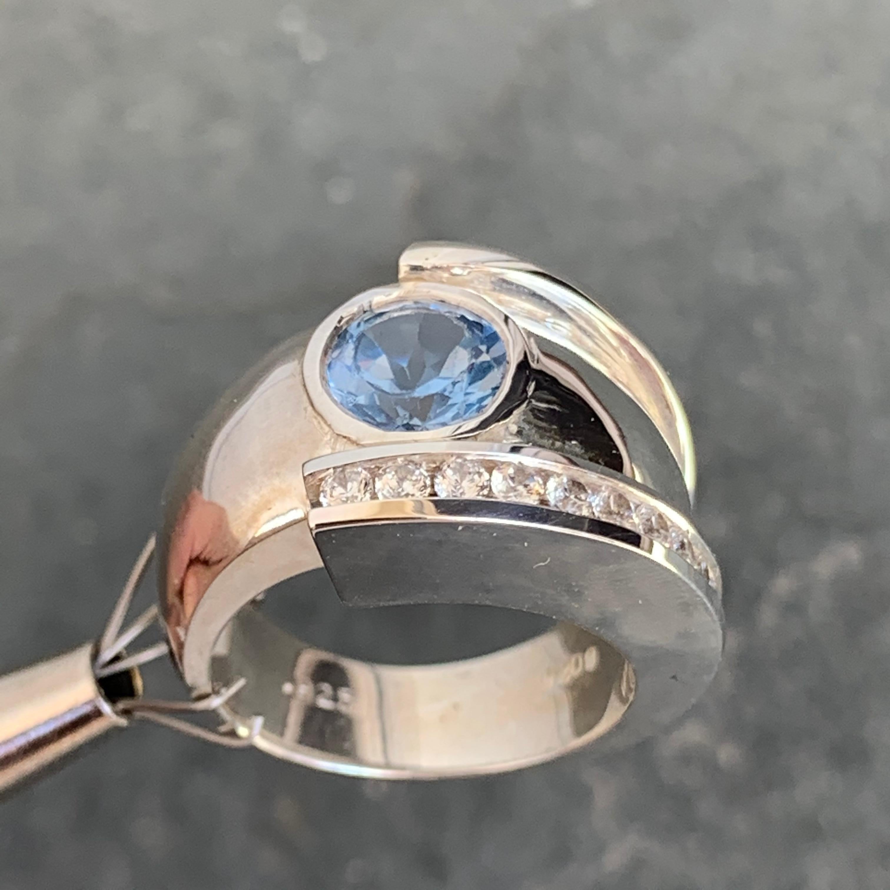 Round Cut Light Blue Sapphire and Diamond Ring, 1.60 Carat For Sale