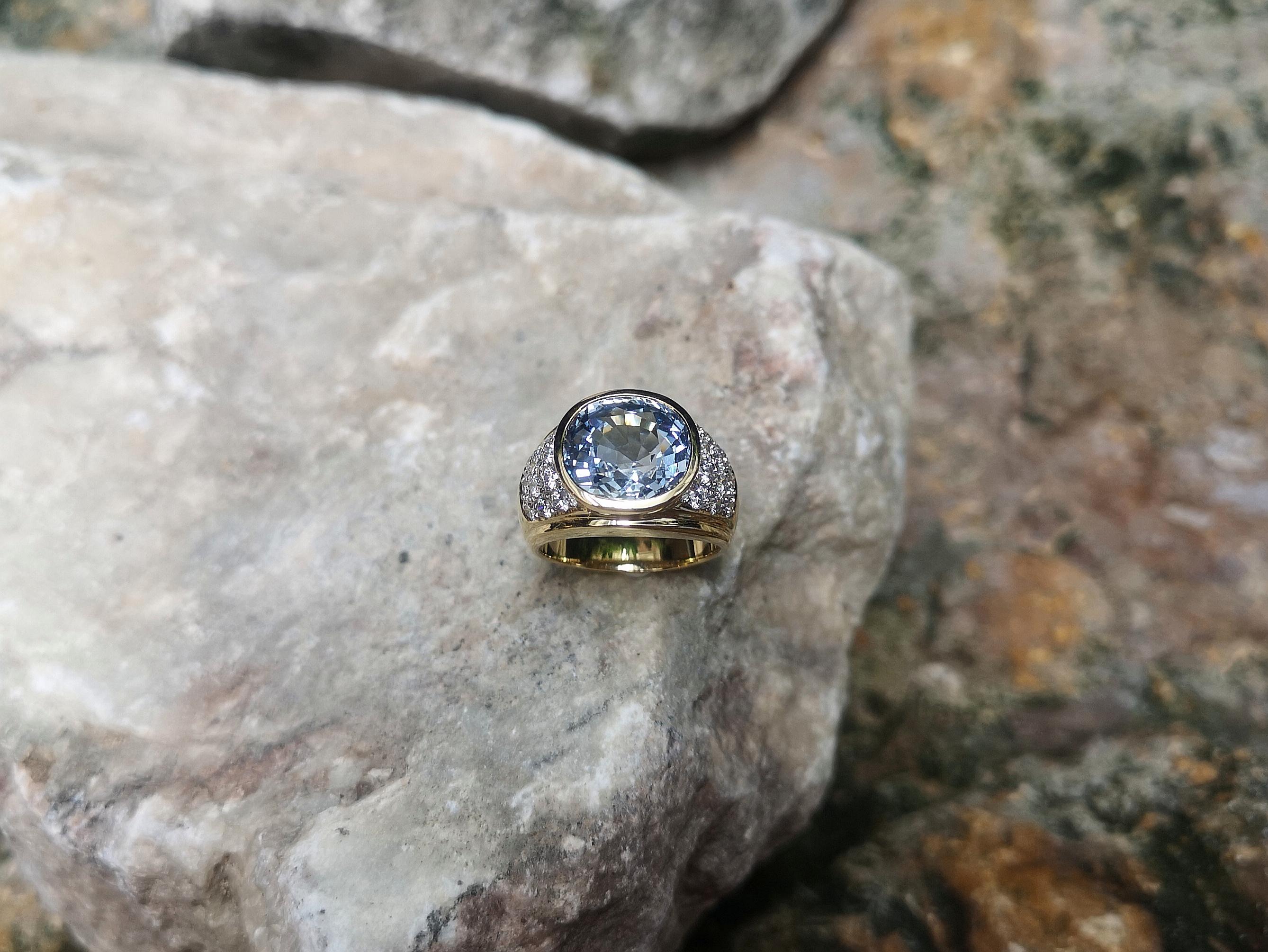 Light Blue Sapphire with Diamond Ring set in 18 Karat Gold Settings For Sale 7