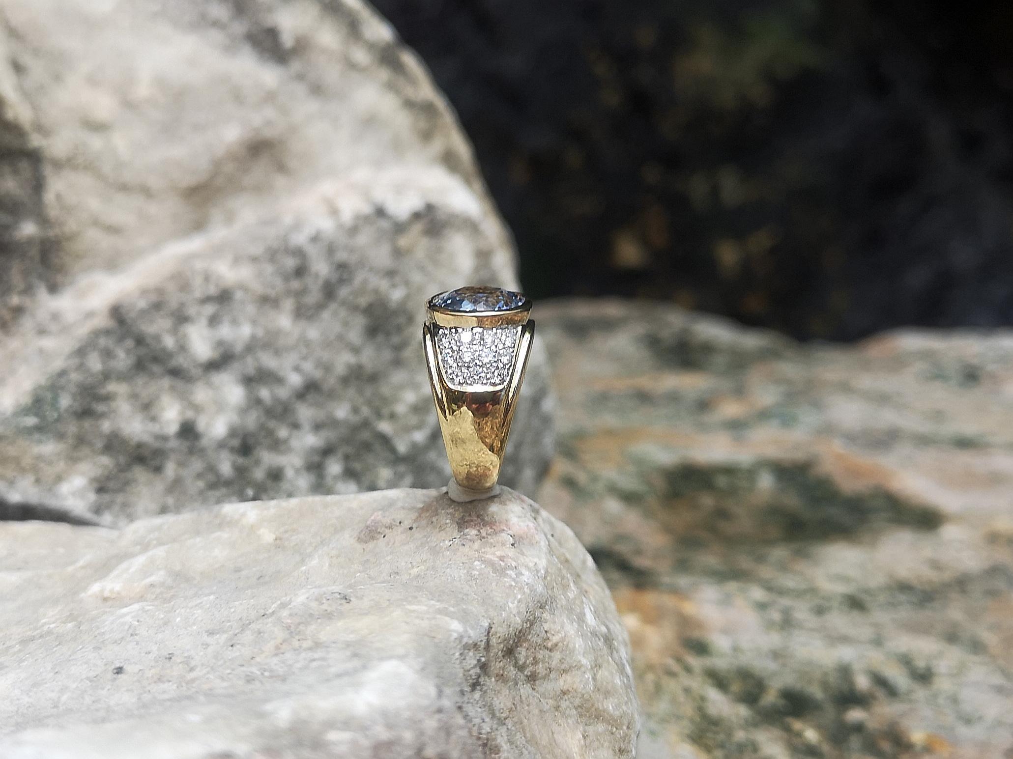 Light Blue Sapphire with Diamond Ring set in 18 Karat Gold Settings For Sale 8