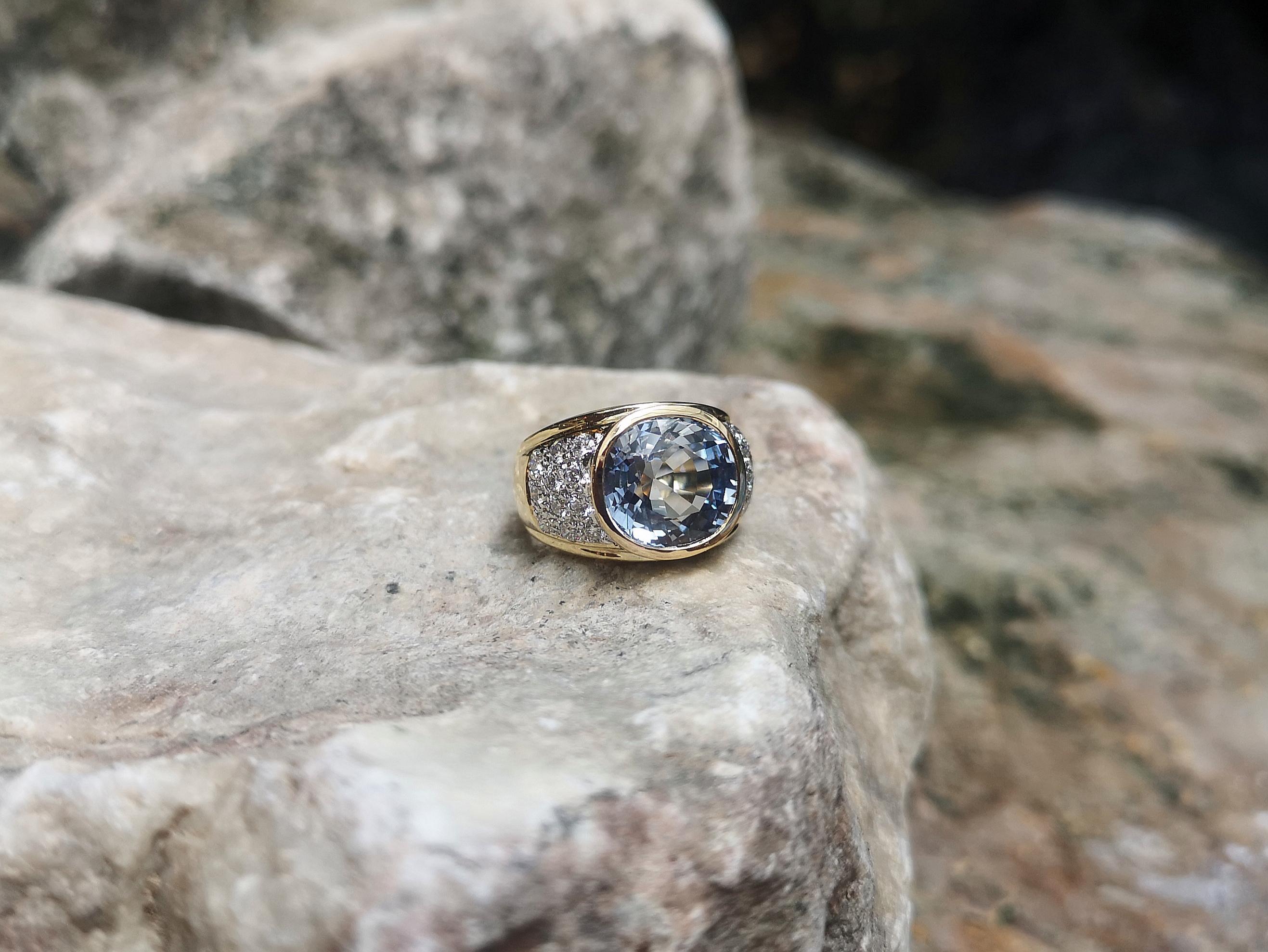Light Blue Sapphire with Diamond Ring set in 18 Karat Gold Settings For Sale 3