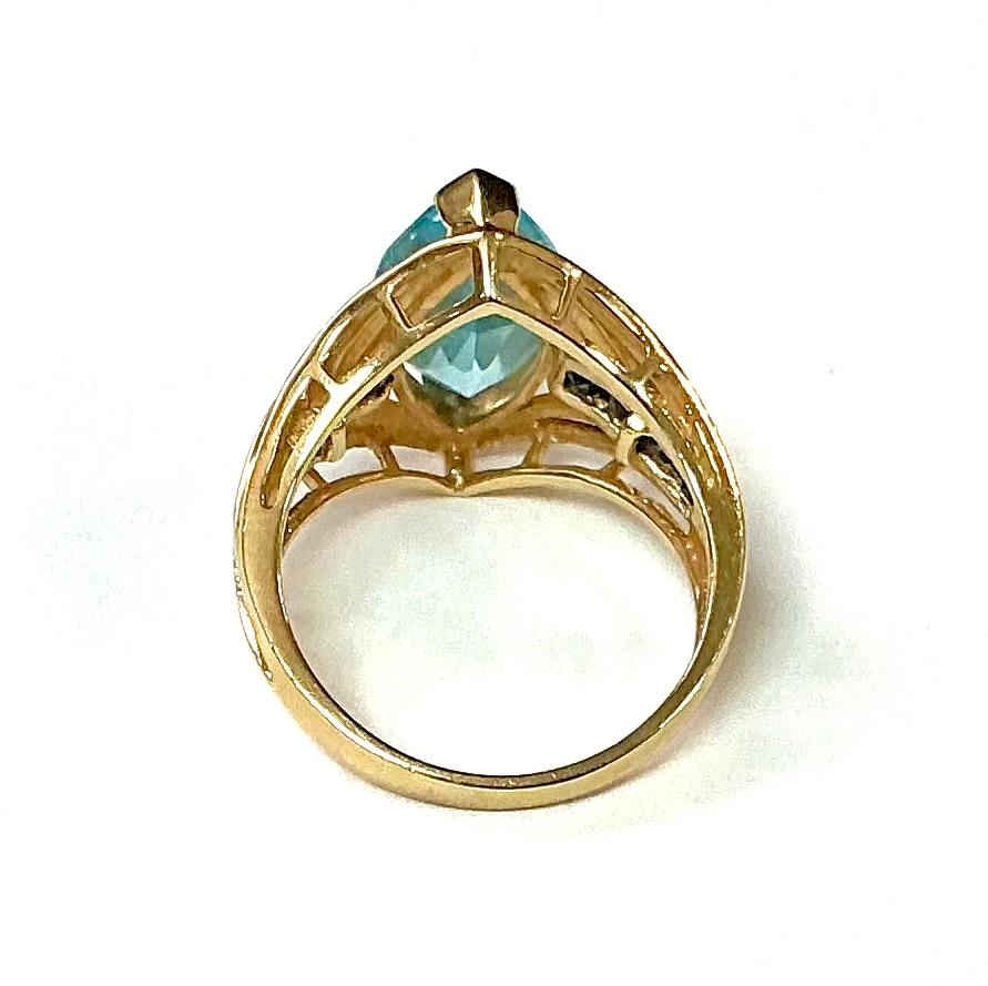 Modern Light Blue Topaz with Dark Blue Topaz Baguettes 14K Yellow Gold Ring For Sale