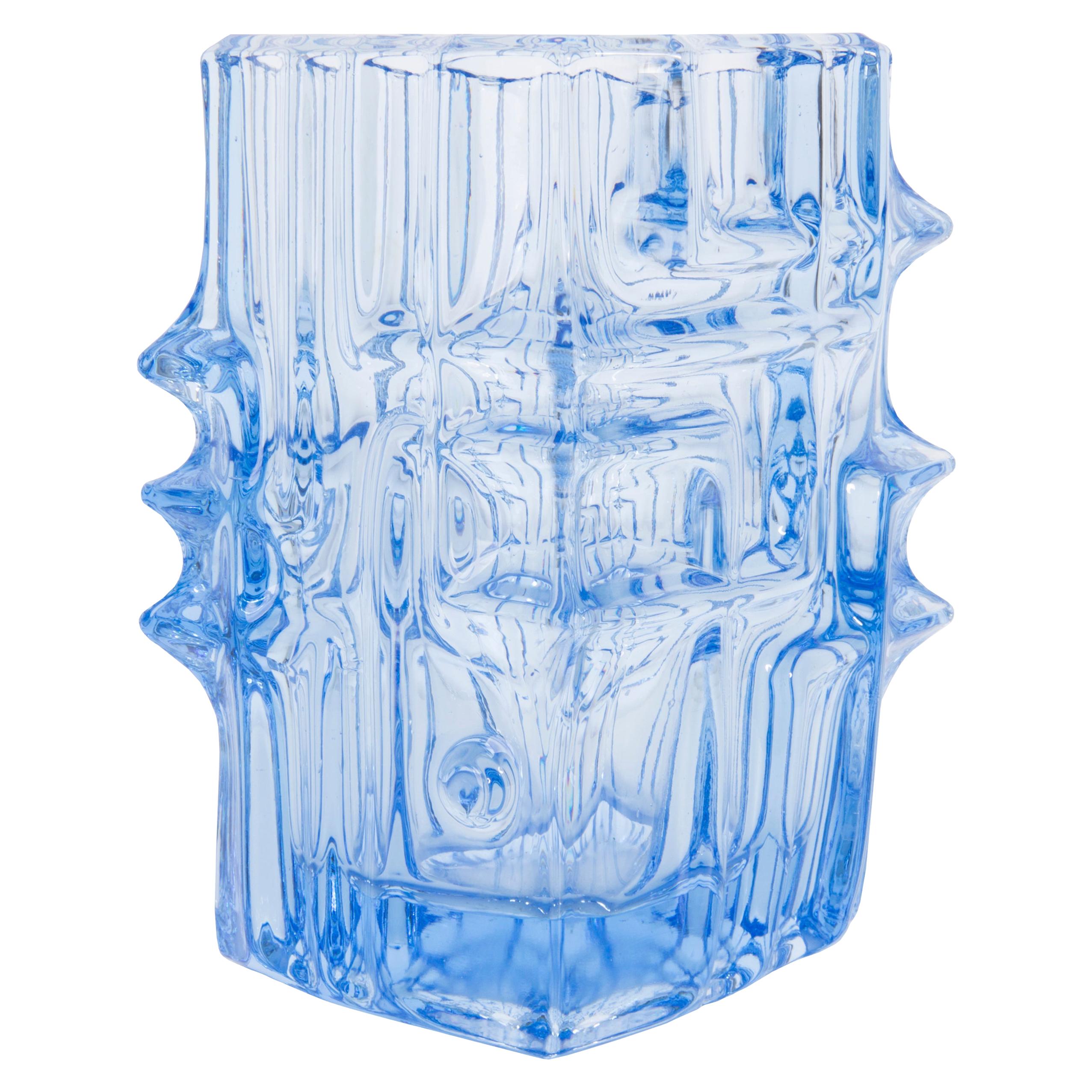 Vase bleu clair de Vladislav Urban pour l'Union de Sklo, XXe siècle, Europe, années 1960 en vente