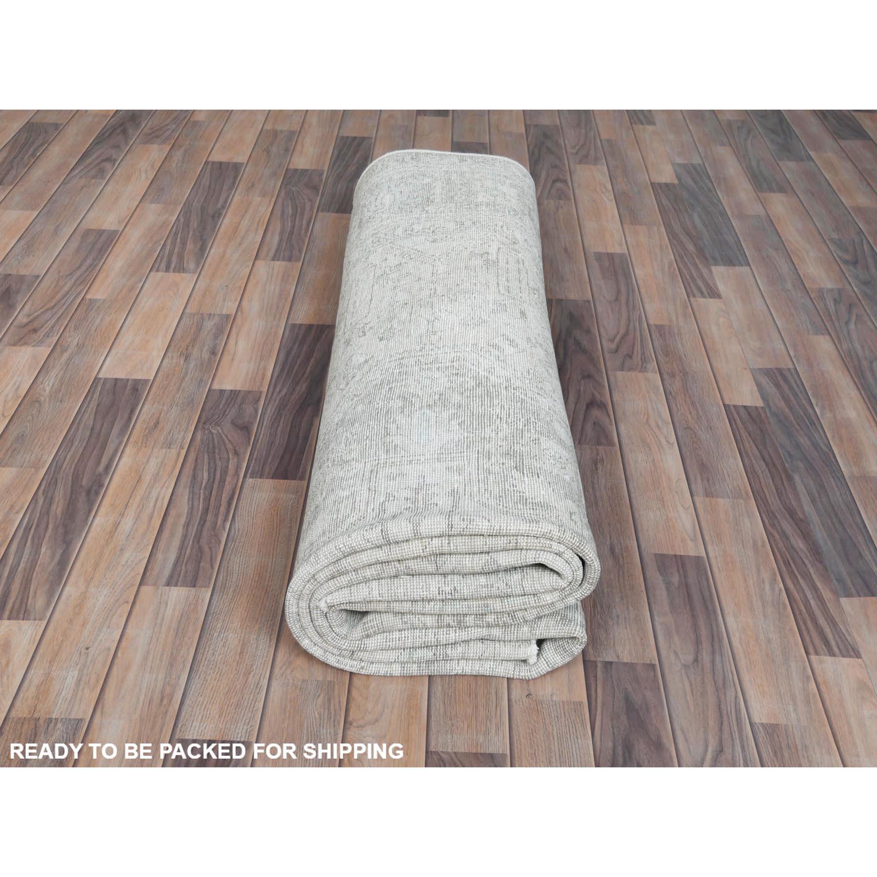 Hellblauer handgeknüpfter persischer Täbris-Teppich aus Wolle im Used-Look, Vintage im Angebot 3