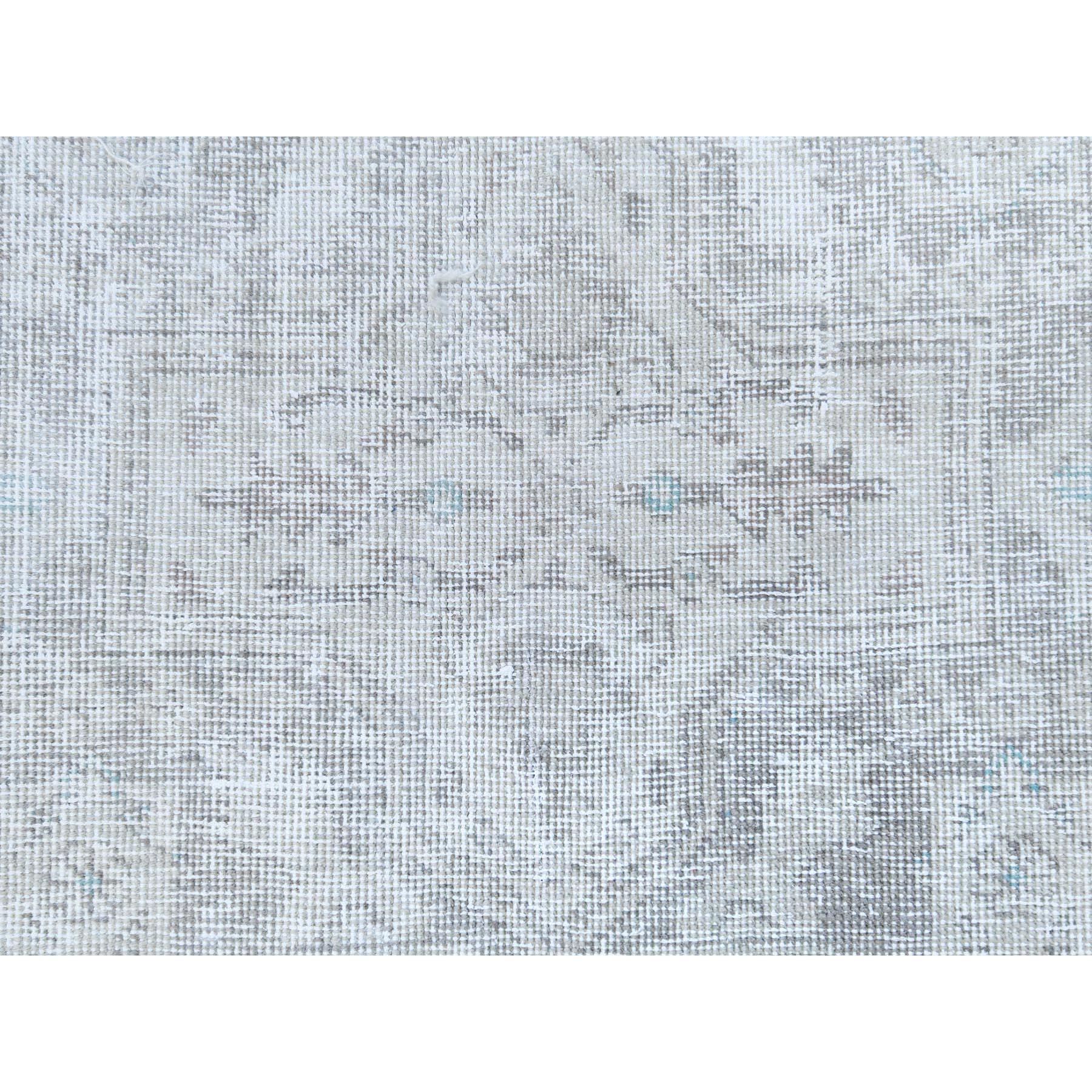 Hellblauer handgeknüpfter persischer Täbris-Teppich aus Wolle im Used-Look, Vintage im Angebot 2