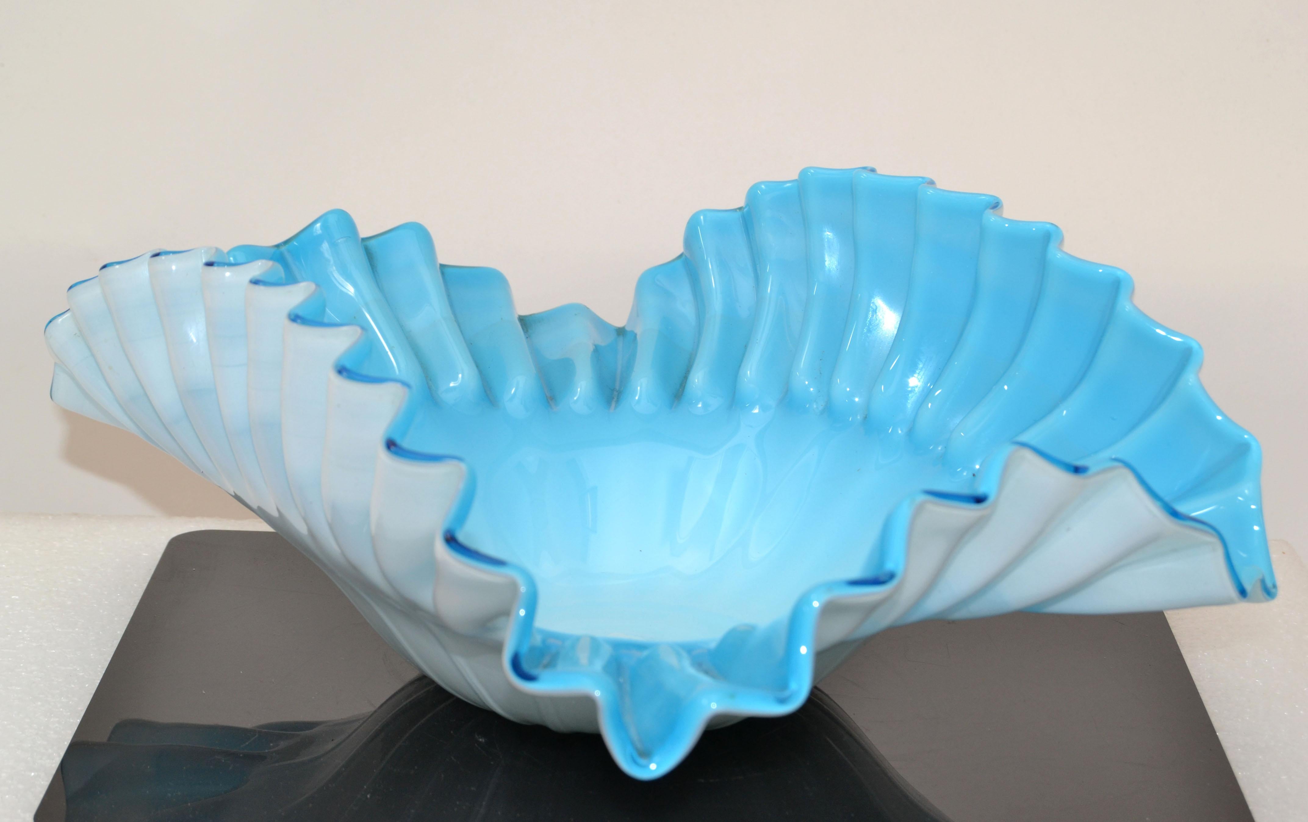 One of a kind ruffled Mid-Century Modern blown Murano Studio Art glass bowl.
Light Blue blown Murano glass cased with white Murano glass.
Made in Italy in the late 1970s.
Simply lovely.