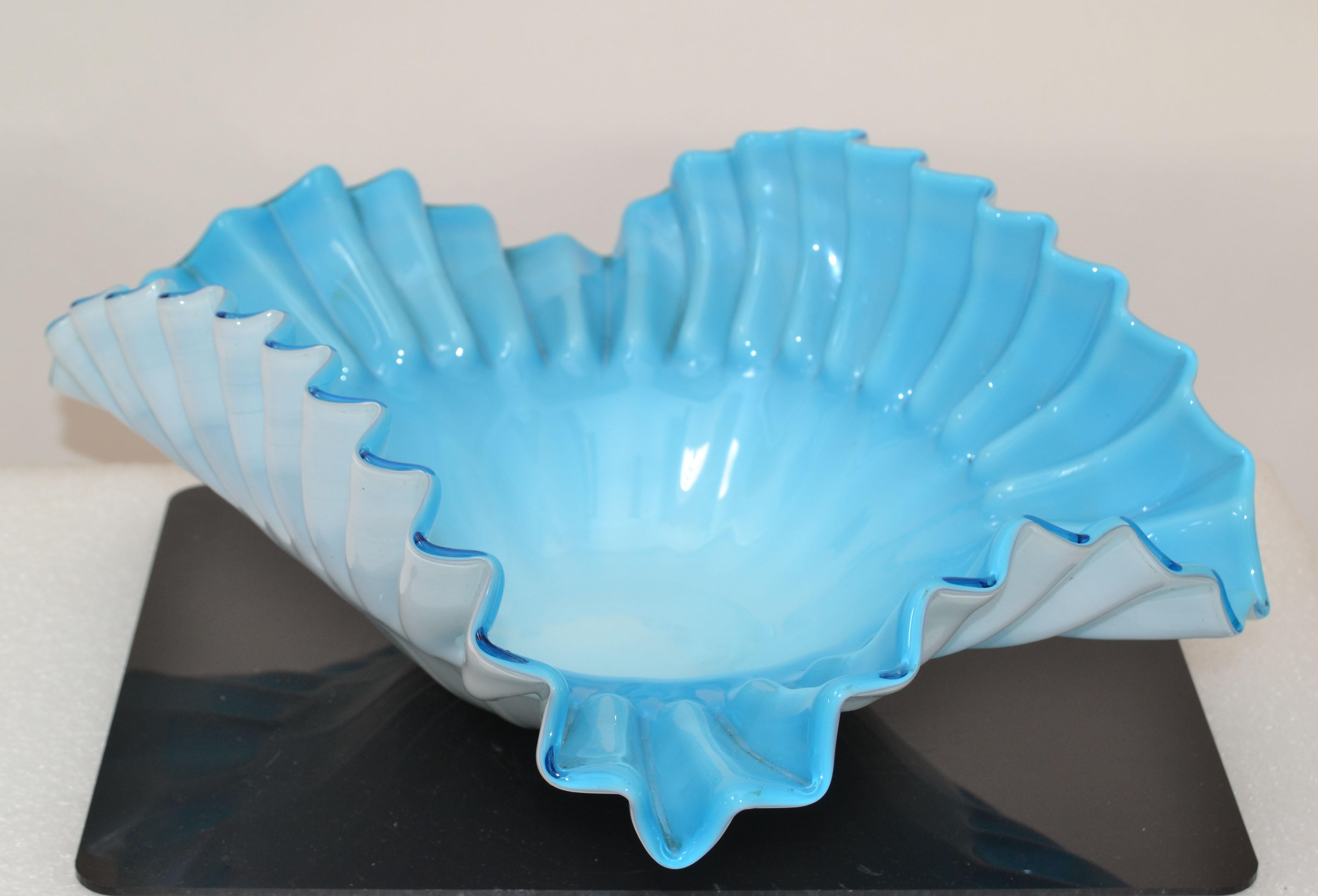 Light Blue & White Cased Ruffled Murano Art Glass Bowl Italy Mid-Century Modern In Good Condition For Sale In Miami, FL