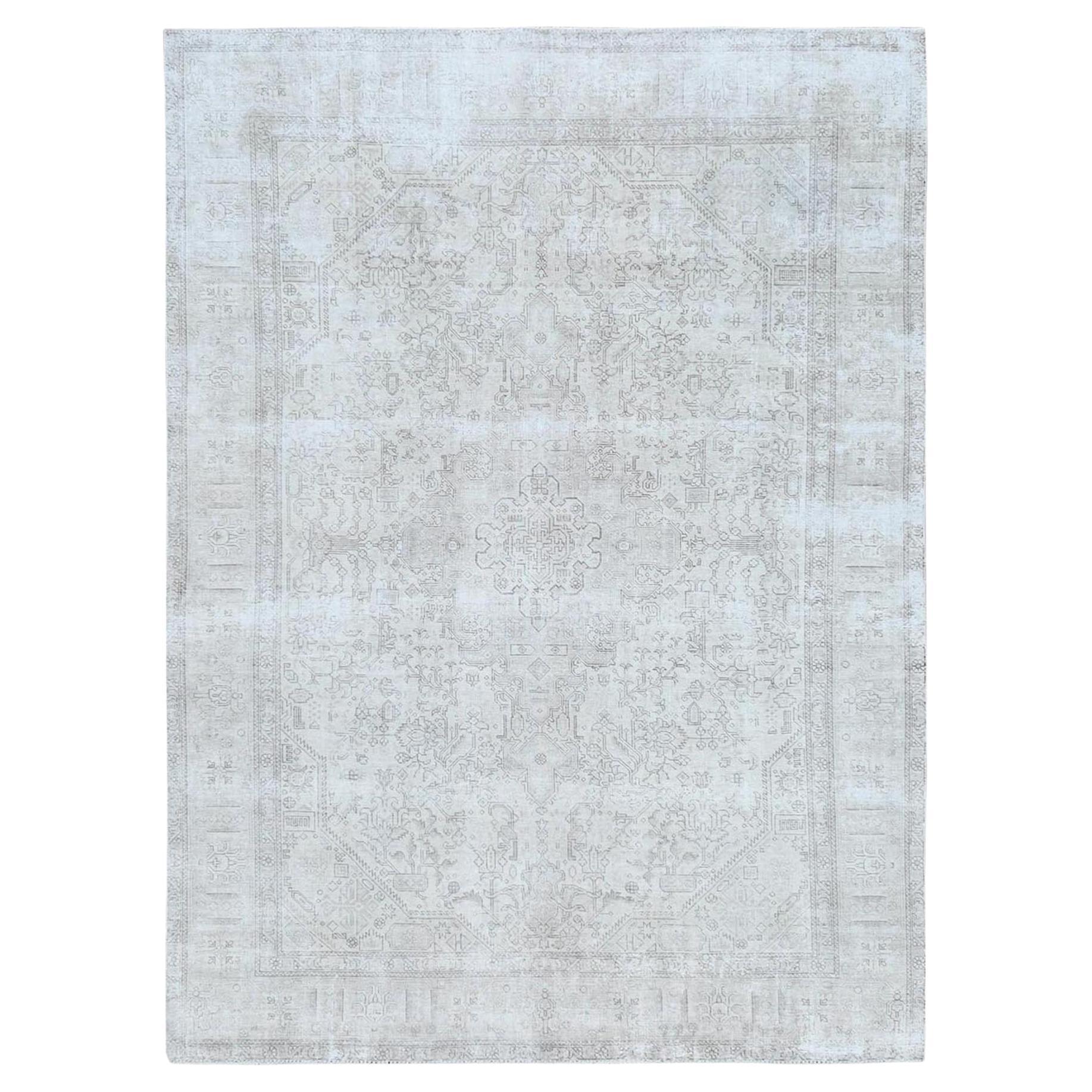 Hellblauer handgeknüpfter persischer Täbris-Teppich aus Wolle im Used-Look, Vintage
