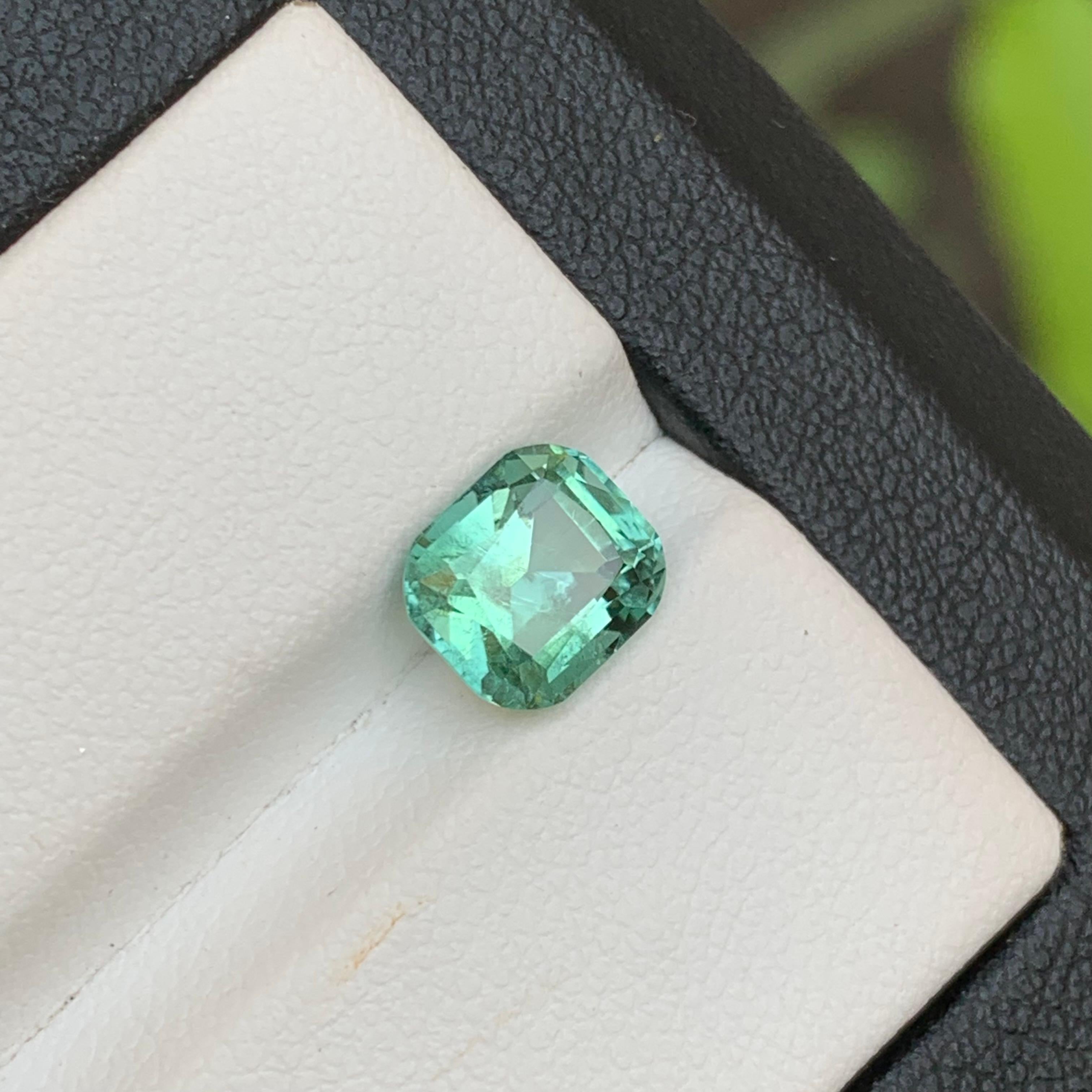 Bague en tourmaline naturelle vert clair bleuté taille coussin 2 carats pour bijouterie en vente 4