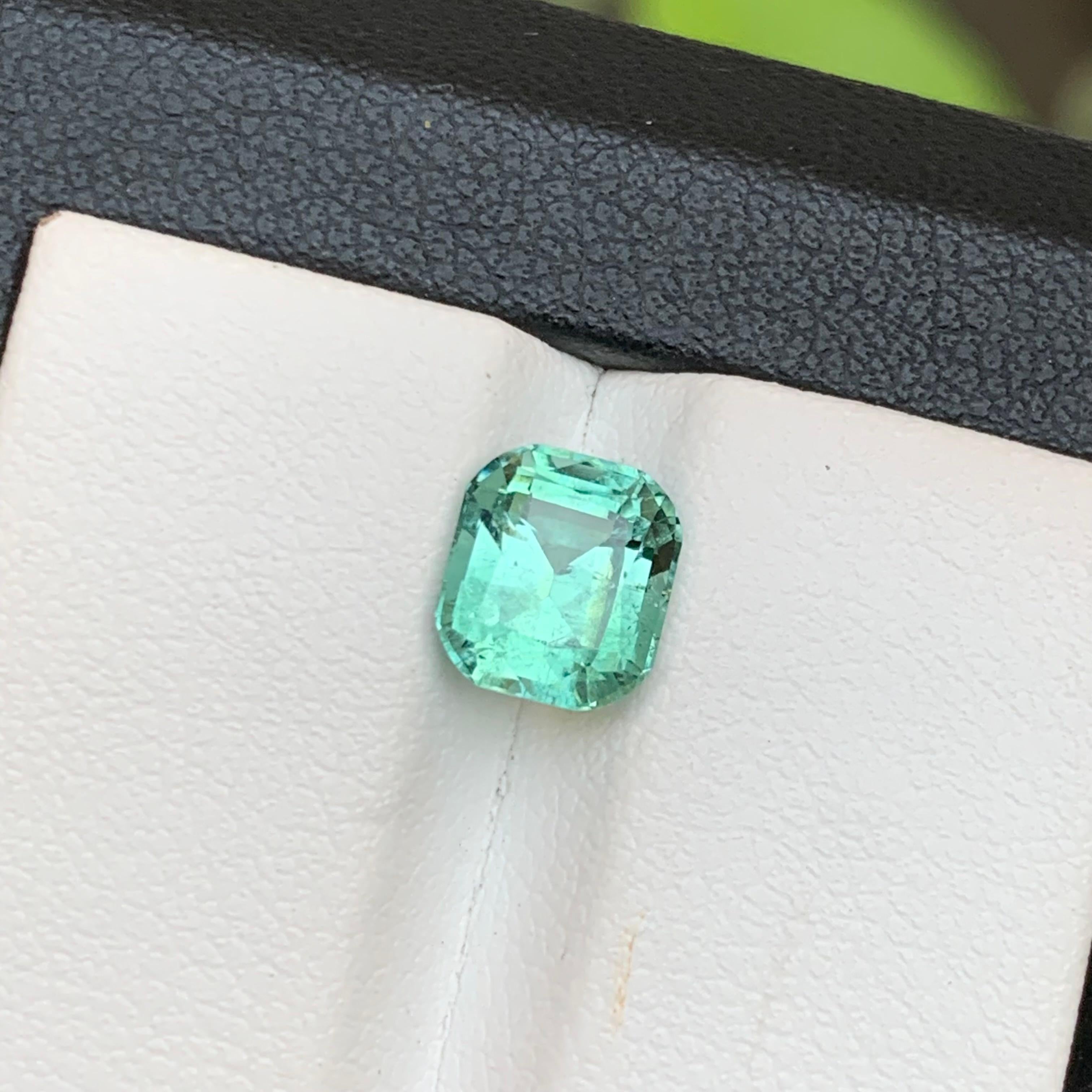 Bague en tourmaline naturelle vert clair bleuté taille coussin 2 carats pour bijouterie en vente 5