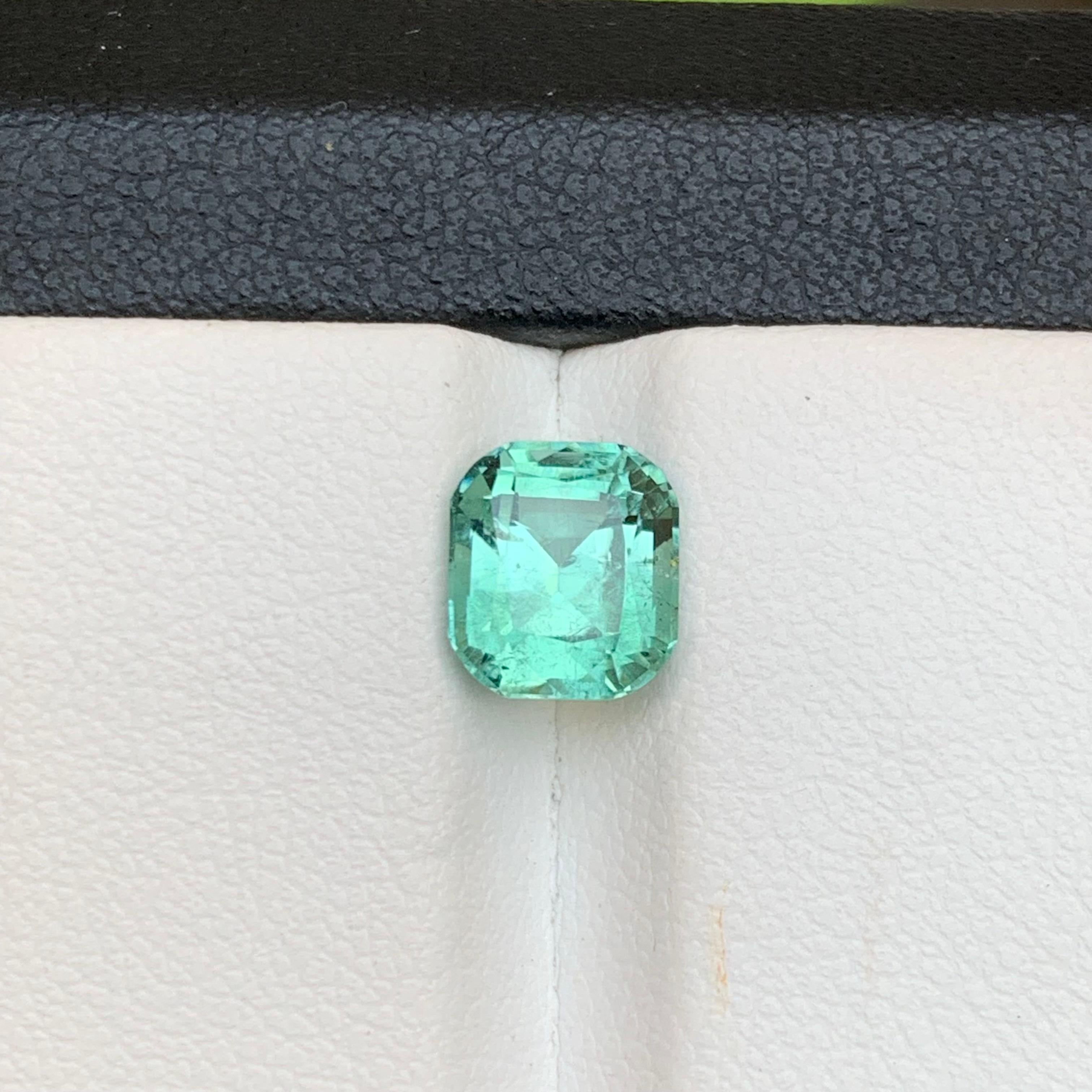 Contemporain Bague en tourmaline naturelle vert clair bleuté taille coussin 2 carats pour bijouterie en vente