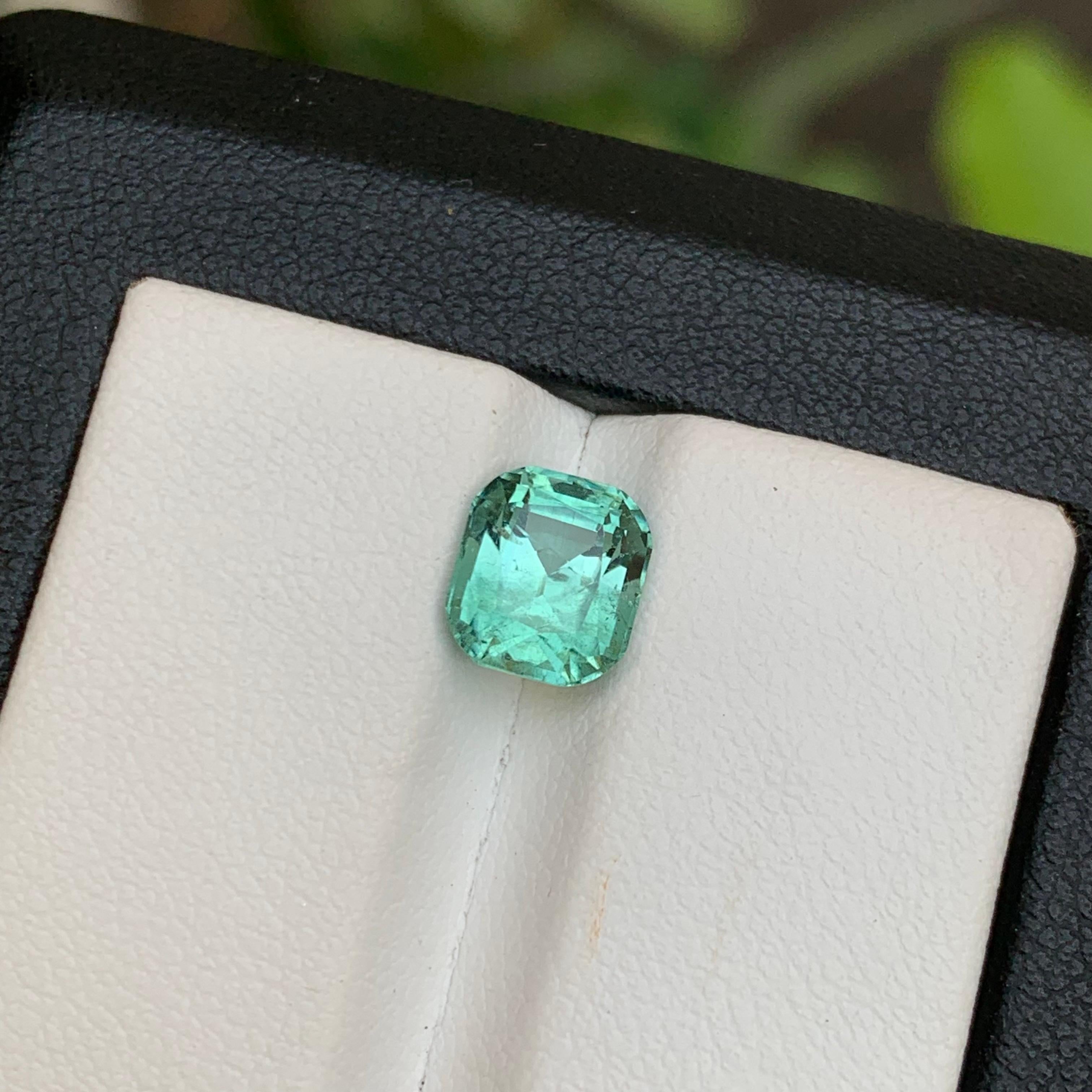 Taille coussin Bague en tourmaline naturelle vert clair bleuté taille coussin 2 carats pour bijouterie en vente
