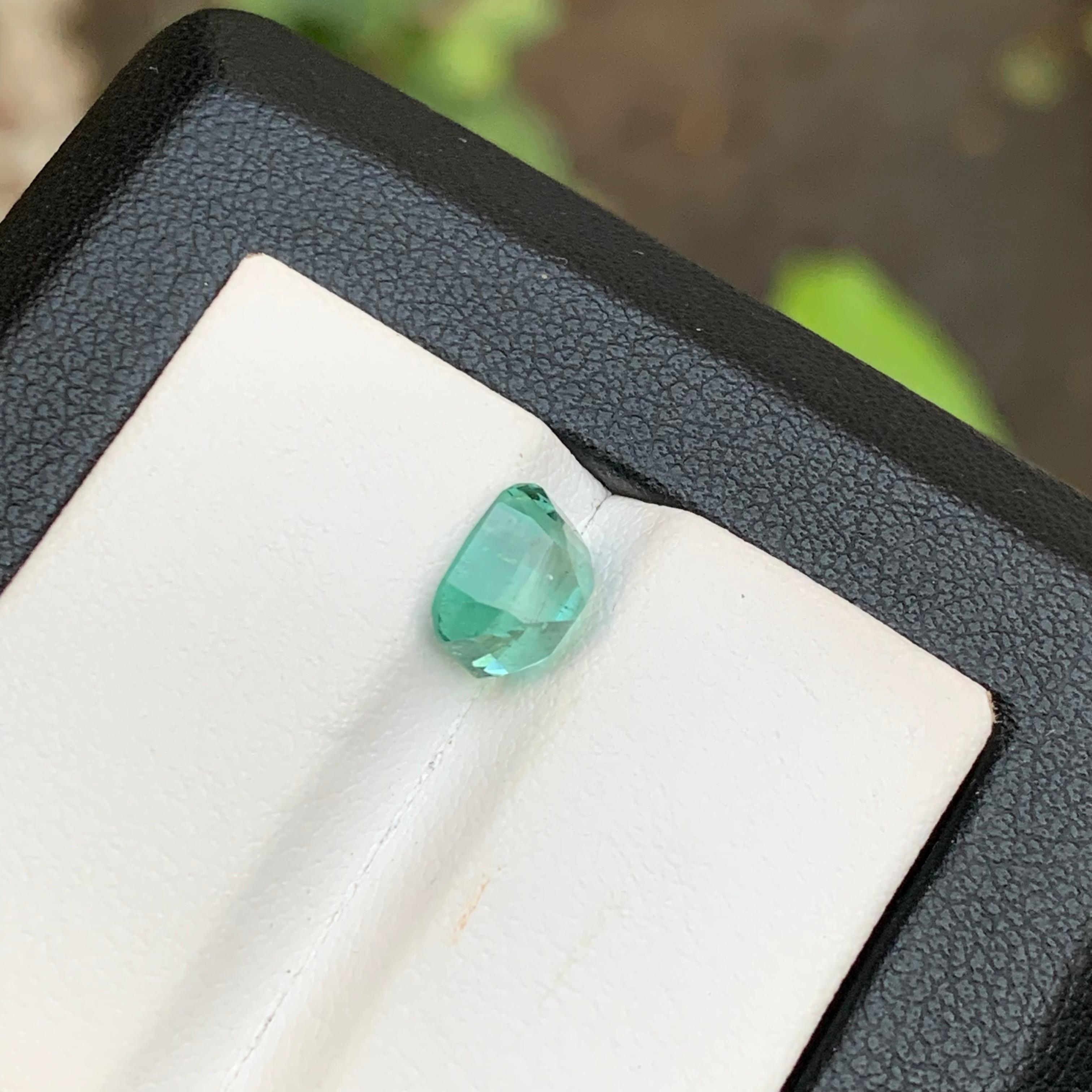 Bague en tourmaline naturelle vert clair bleuté taille coussin 2 carats pour bijouterie Unisexe en vente