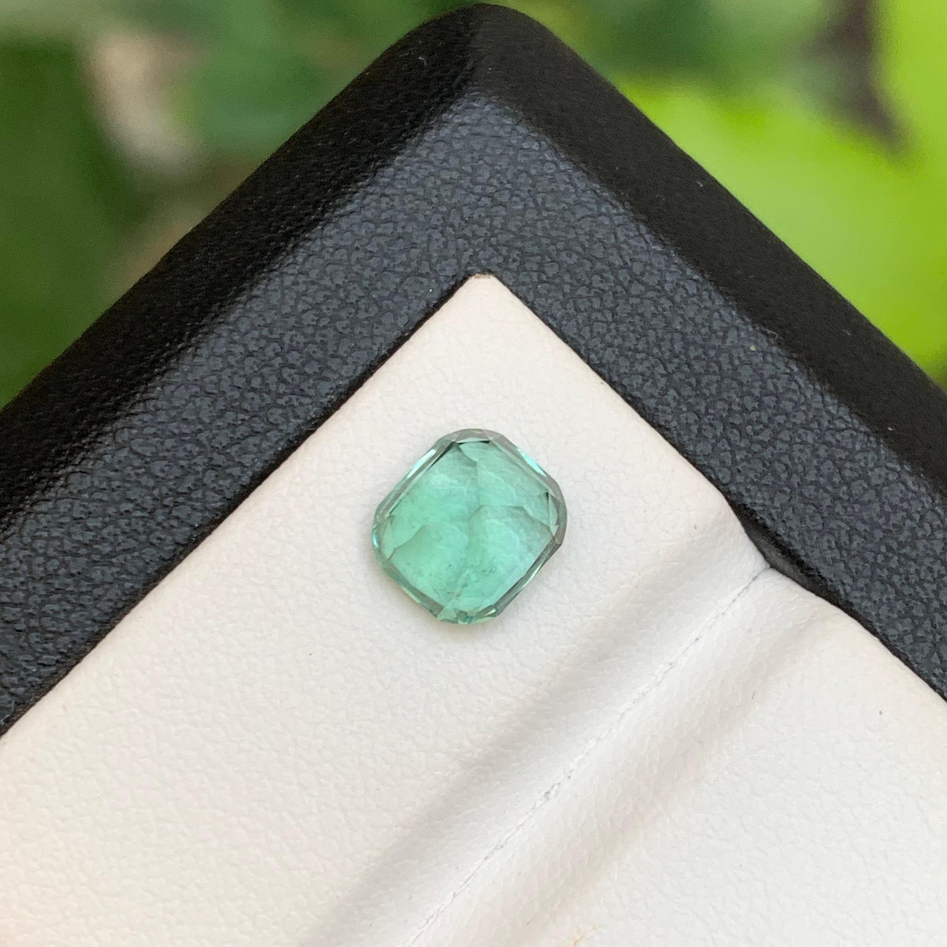 Bague en tourmaline naturelle vert clair bleuté taille coussin 2 carats pour bijouterie en vente 1