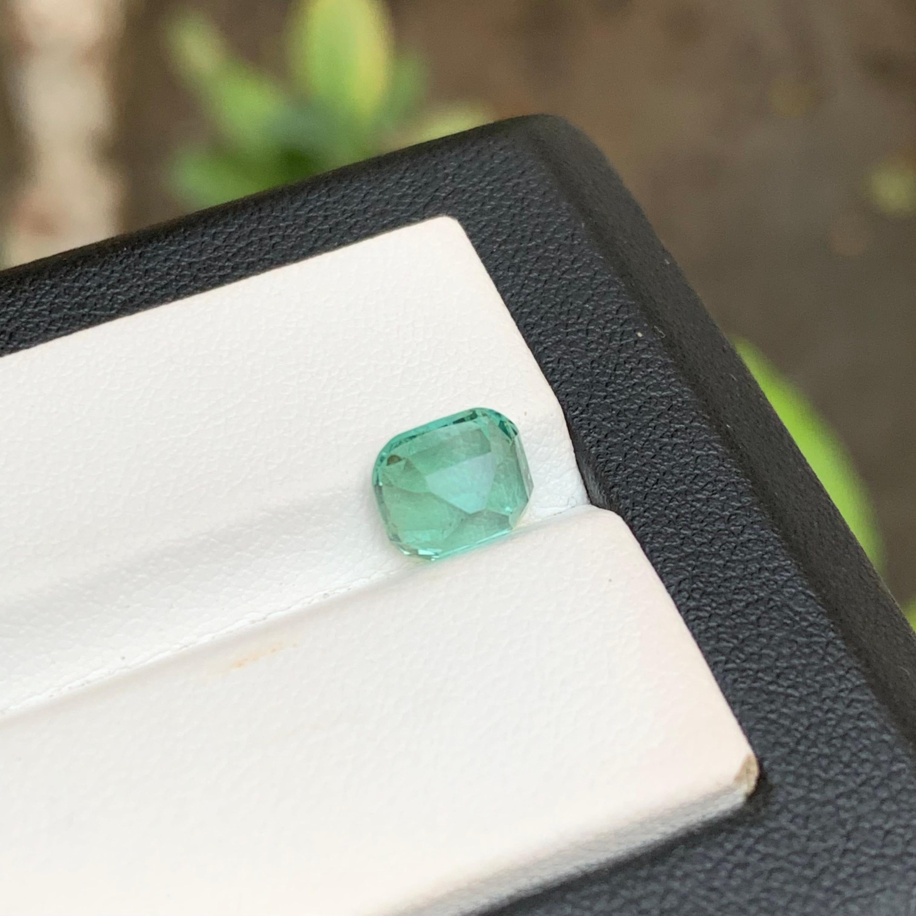 Bague en tourmaline naturelle vert clair bleuté taille coussin 2 carats pour bijouterie en vente 2