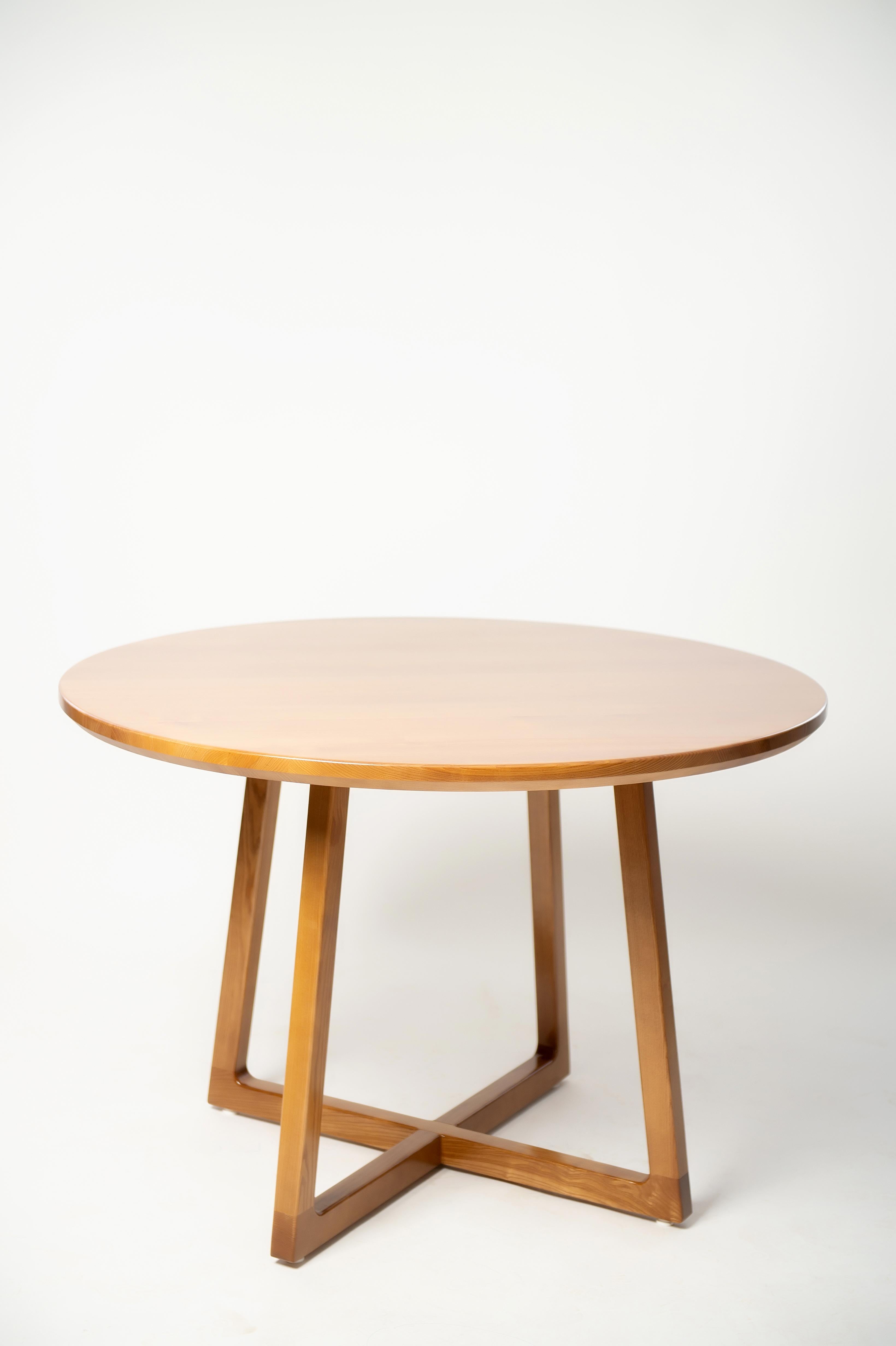 Modern Light Brown Ash Solid Wood Round Dining Table For Sale