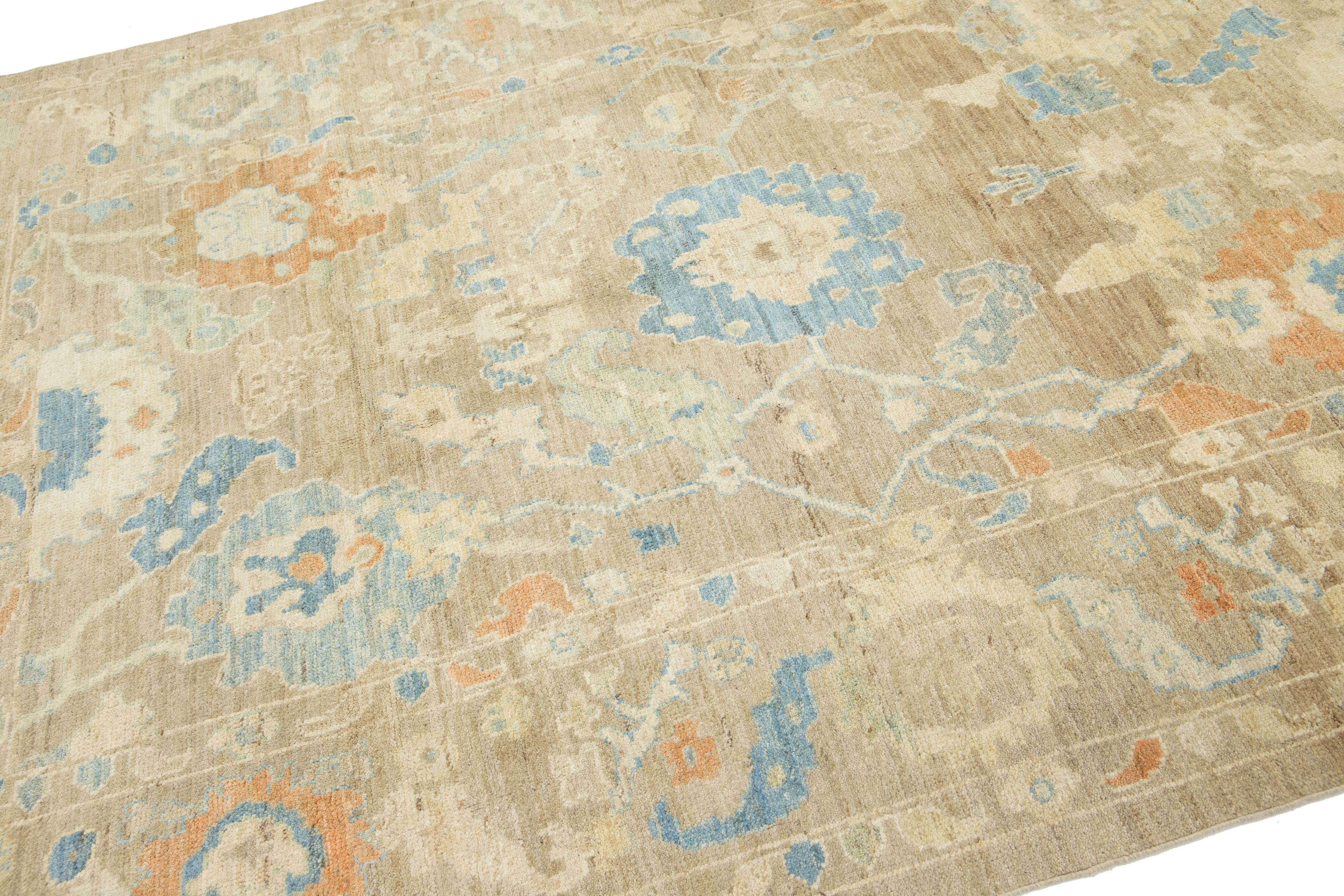 Zeitgenössischer Sultanabad-Teppich aus Wolle in Brown mit Blumenmuster von Apadana im Angebot 4