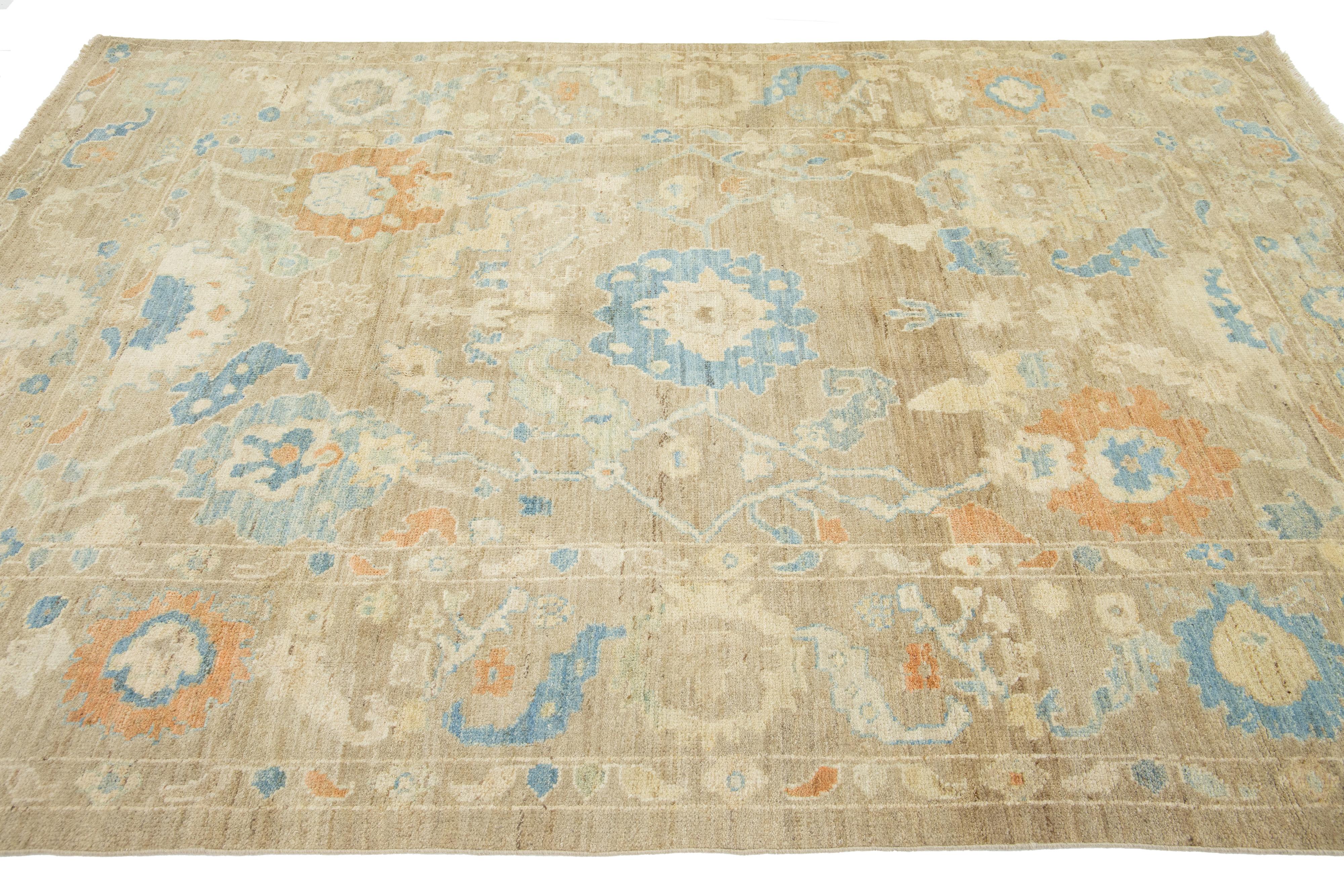 Zeitgenössischer Sultanabad-Teppich aus Wolle in Brown mit Blumenmuster von Apadana im Angebot 2