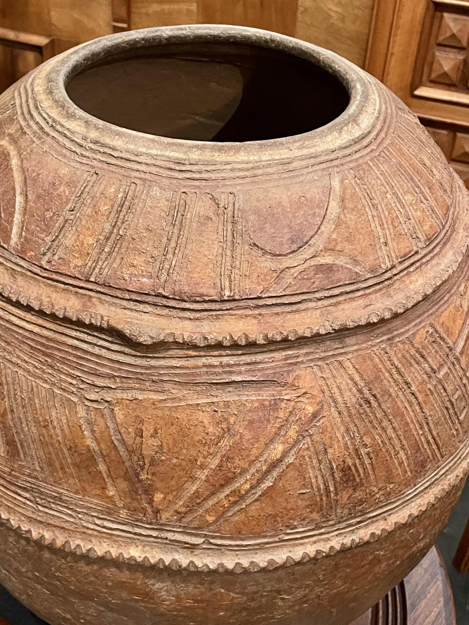Mid-20th Century Light Brown Large Textured Water Vessel, Ethiopia, 1950s For Sale