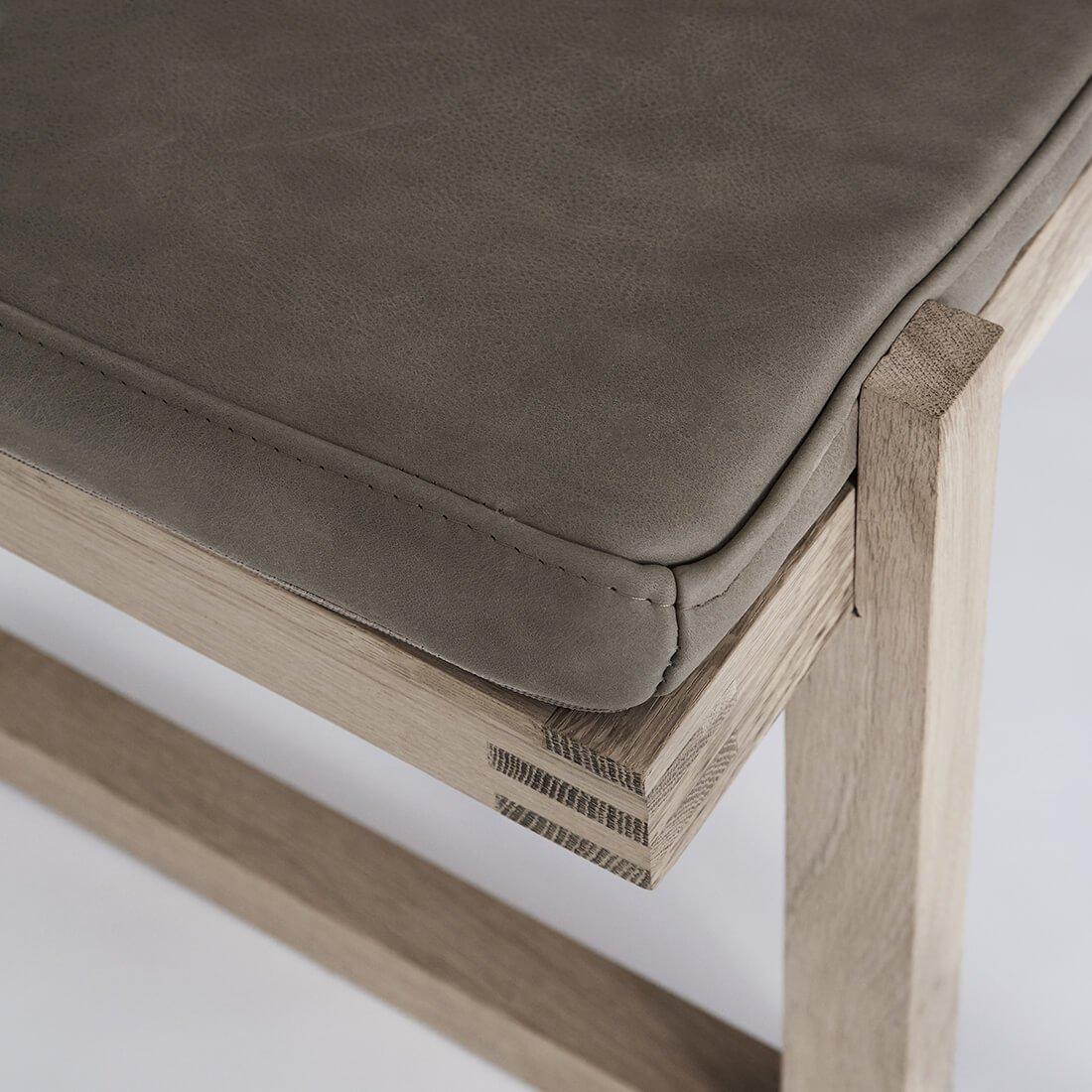Hellbraunes minimalistisches Tagesbett von Kristina Dam Studio (Dänisch) im Angebot