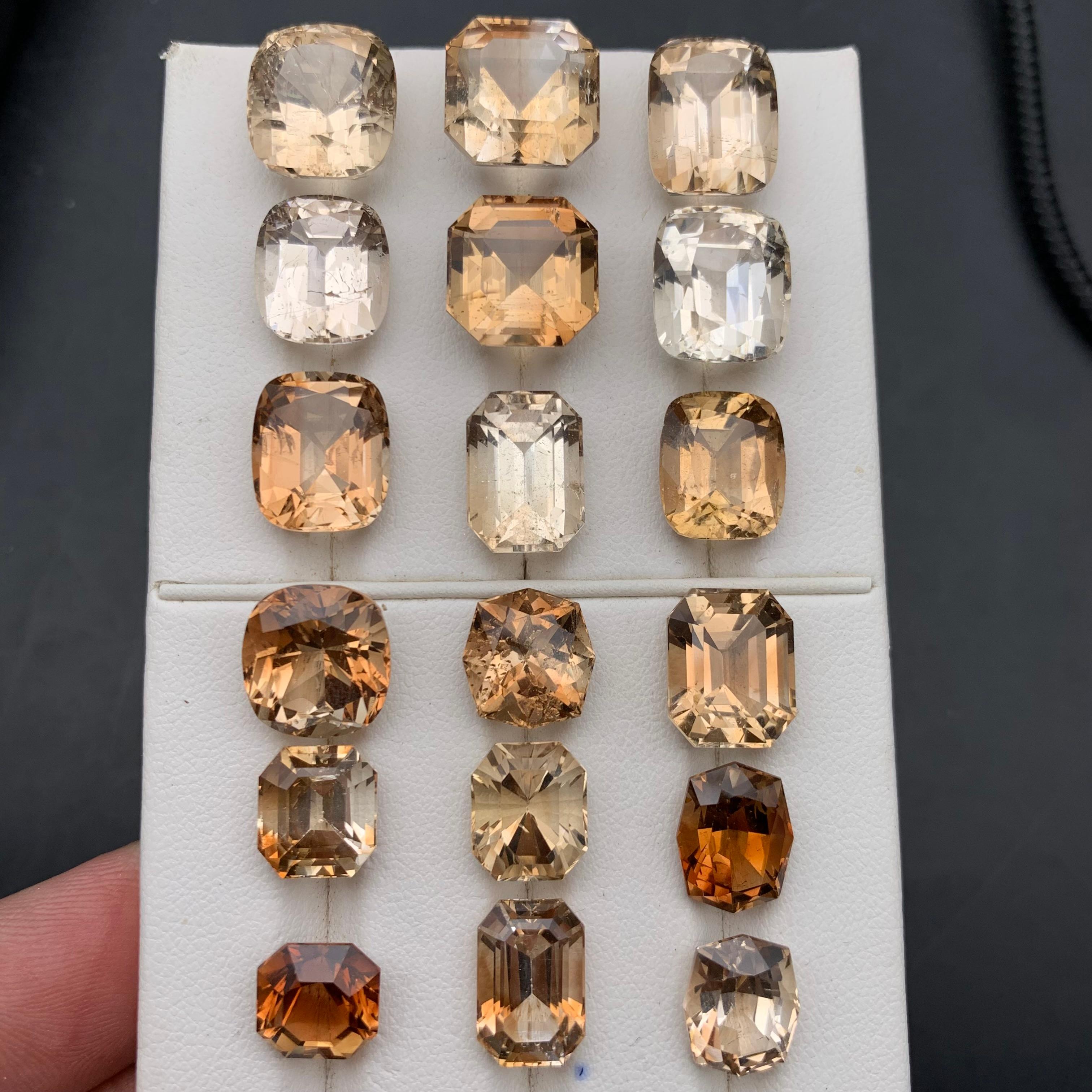 Contemporaneo Topazio naturale chiaro e marrone sciolto lotto di gemme 139,39 ct con taglio a cuscino Jewell in vendita