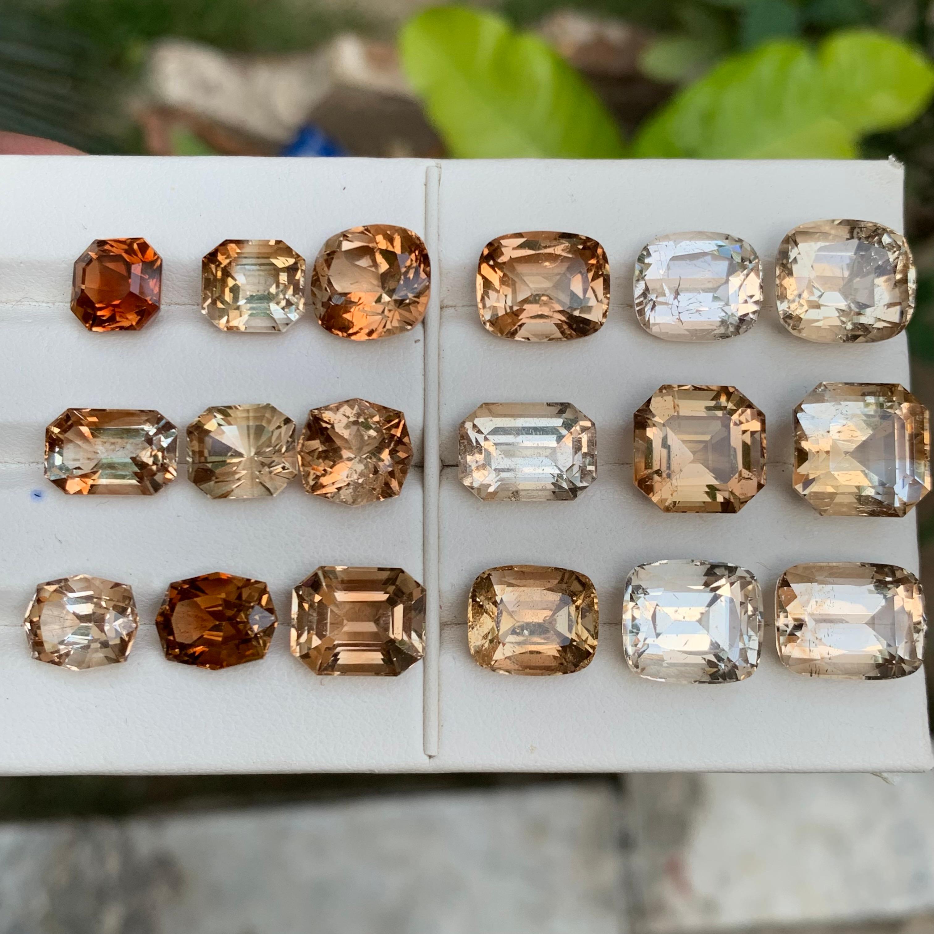 Taglio cuscino Topazio naturale chiaro e marrone sciolto lotto di gemme 139,39 ct con taglio a cuscino Jewell in vendita
