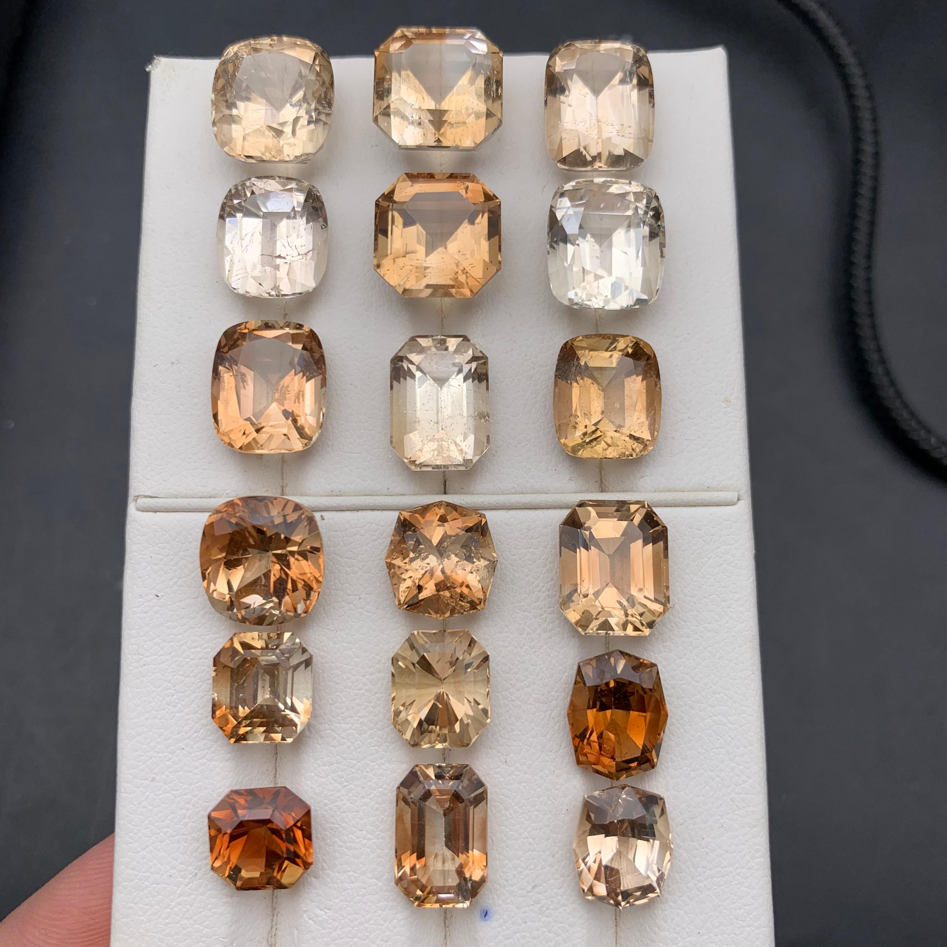 Topazio naturale chiaro e marrone sciolto lotto di gemme 139,39 ct con taglio a cuscino Jewell in vendita 1