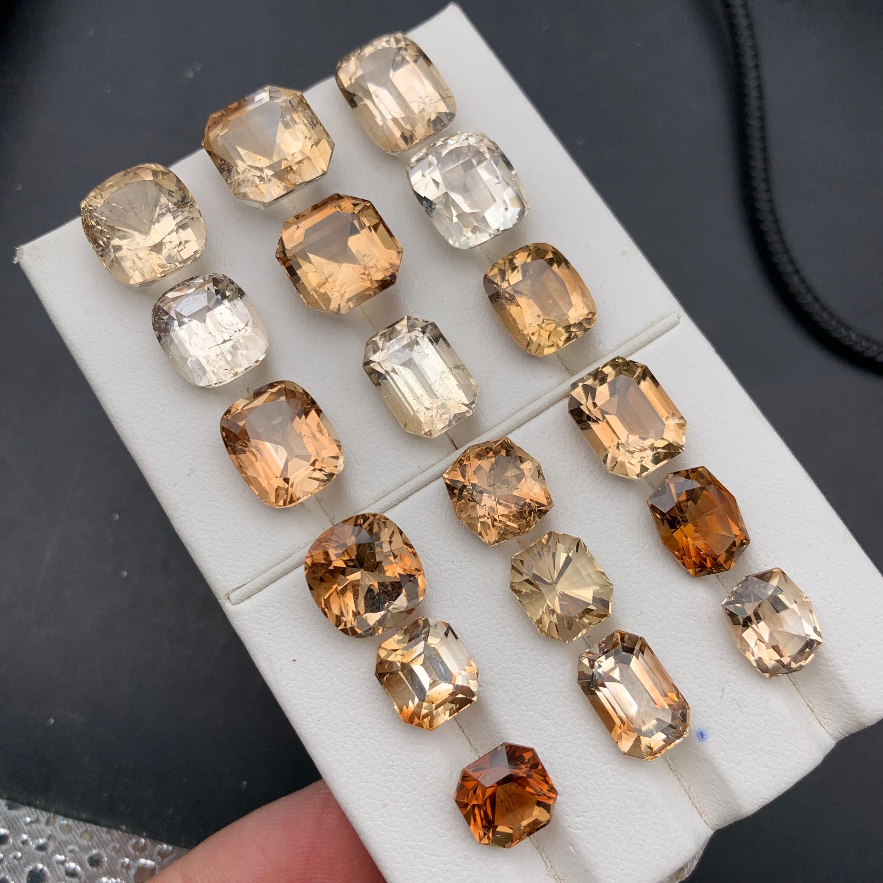 Topazio naturale chiaro e marrone sciolto lotto di gemme 139,39 ct con taglio a cuscino Jewell in vendita 3