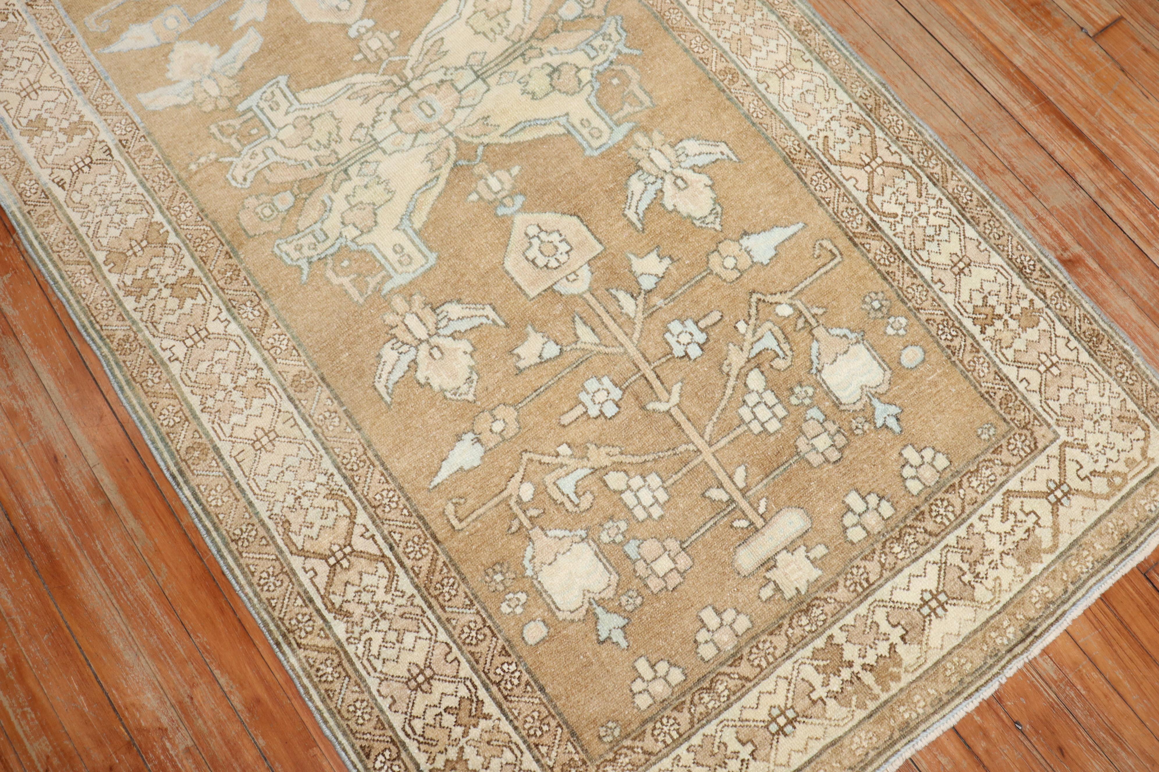 mid-20th century Persian rug in light brown, accents in white and light blue

Measures: 3'5