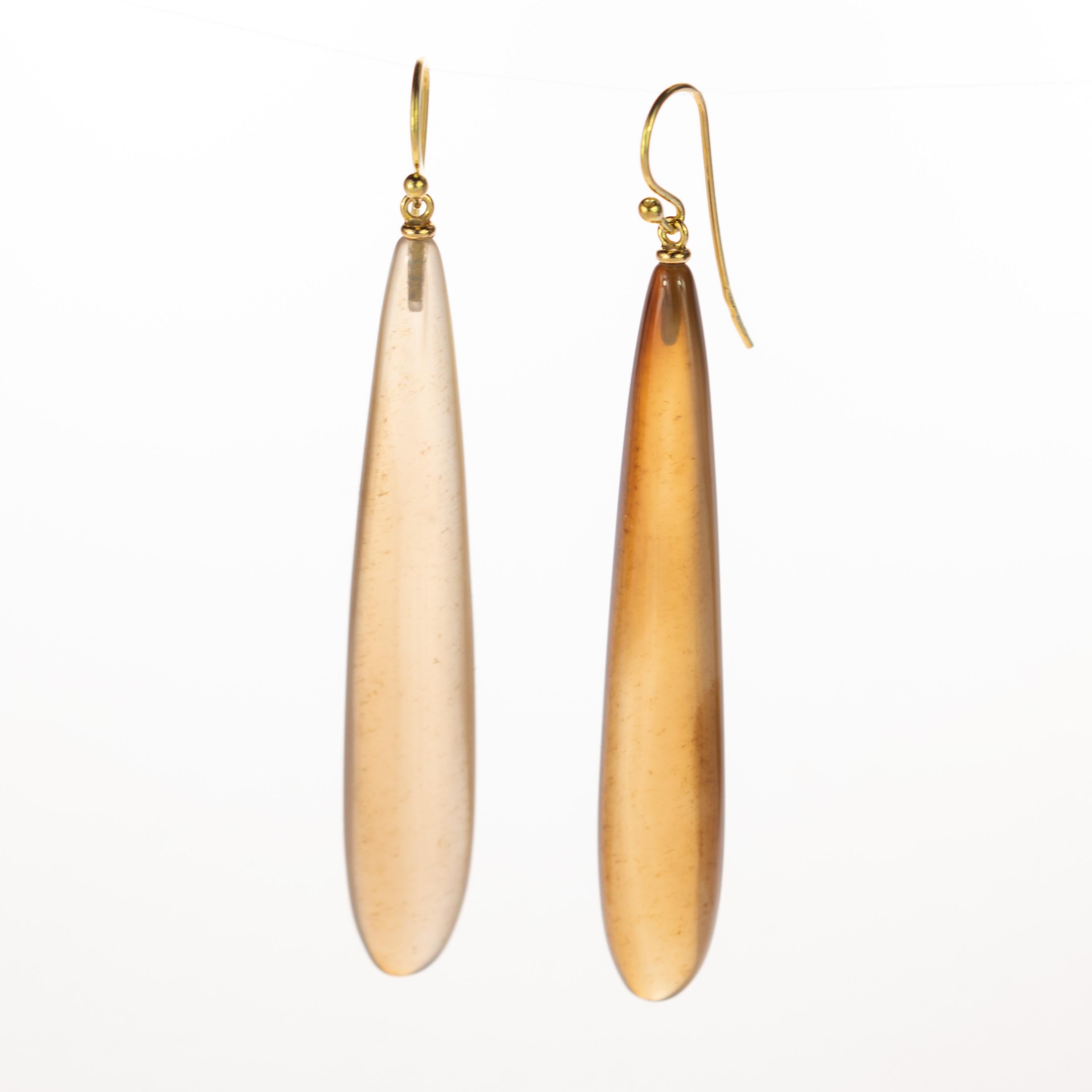 Stunning and mistic crafted light brown bull agate. Flat transparent drops earrings holded by a delicate and short 18 karat yellow gold. Evoking all the italian tradition resulting in a stunning masterpiece, with an outstanding display of color and