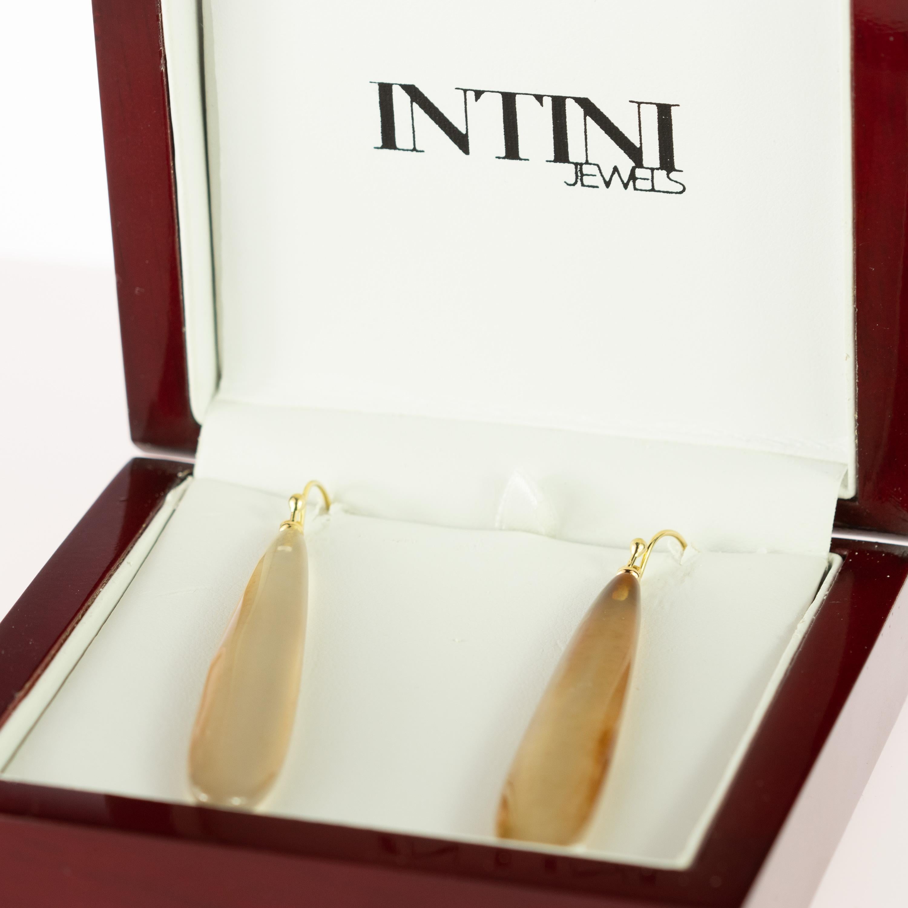 Pendientes colgantes planos largos de ágata transparente marrón claro y oro de 18 quilates en venta 1