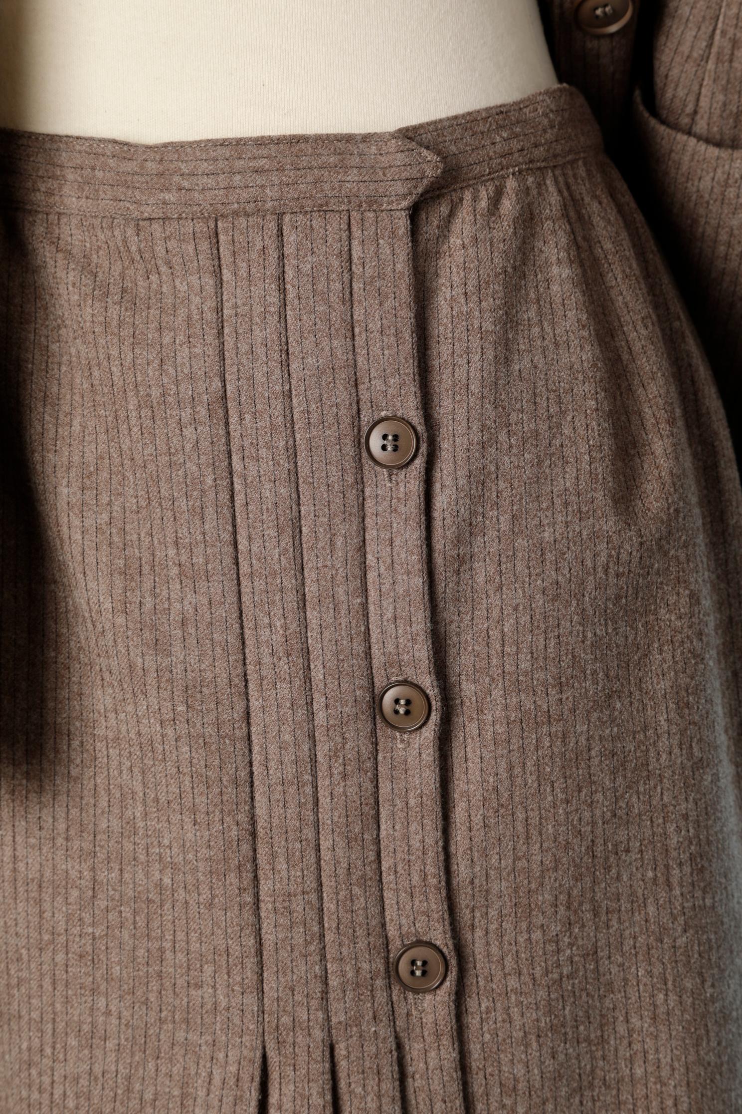 Light brown wool skirt suit with thin stripes Hanae Mori  In Excellent Condition For Sale In Saint-Ouen-Sur-Seine, FR