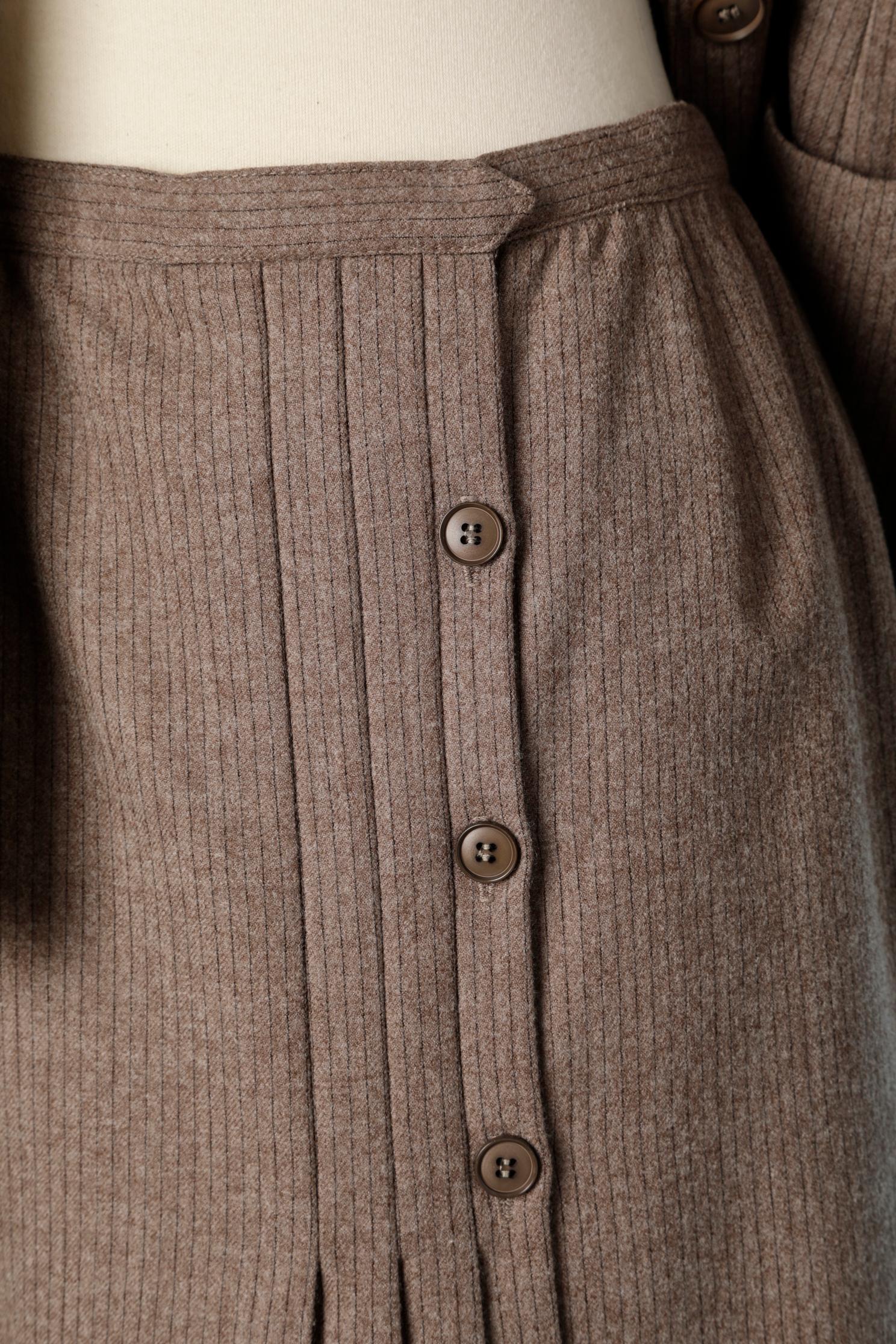 Light brown wool skirt suit with thin stripes Hanae Mori In Excellent Condition For Sale In Saint-Ouen-Sur-Seine, FR