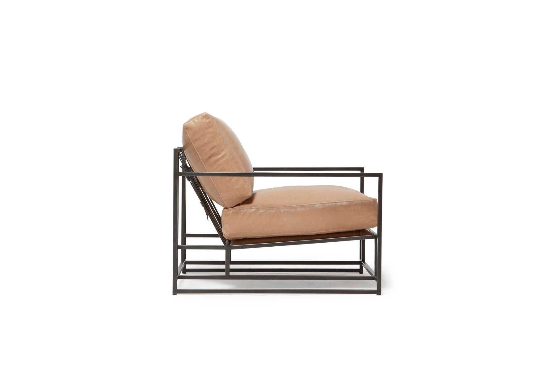 Sessel aus hellkaramellfarbenem Leder und geschwärztem Stahl (Moderne) im Angebot