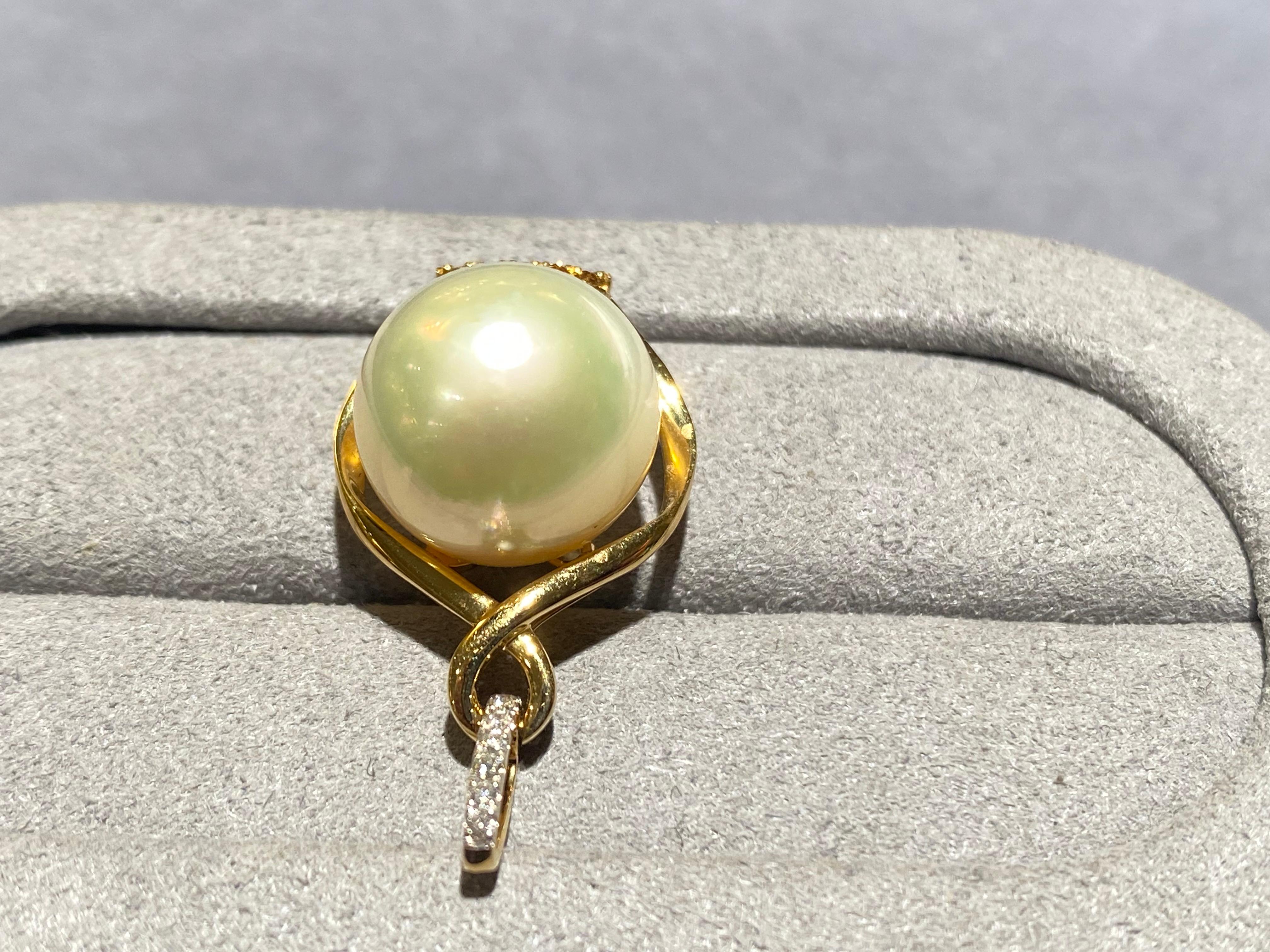 Contemporary Light Champagne Colour South Sea Pearl and Diamond Pendant in 18k Yellow Gold For Sale