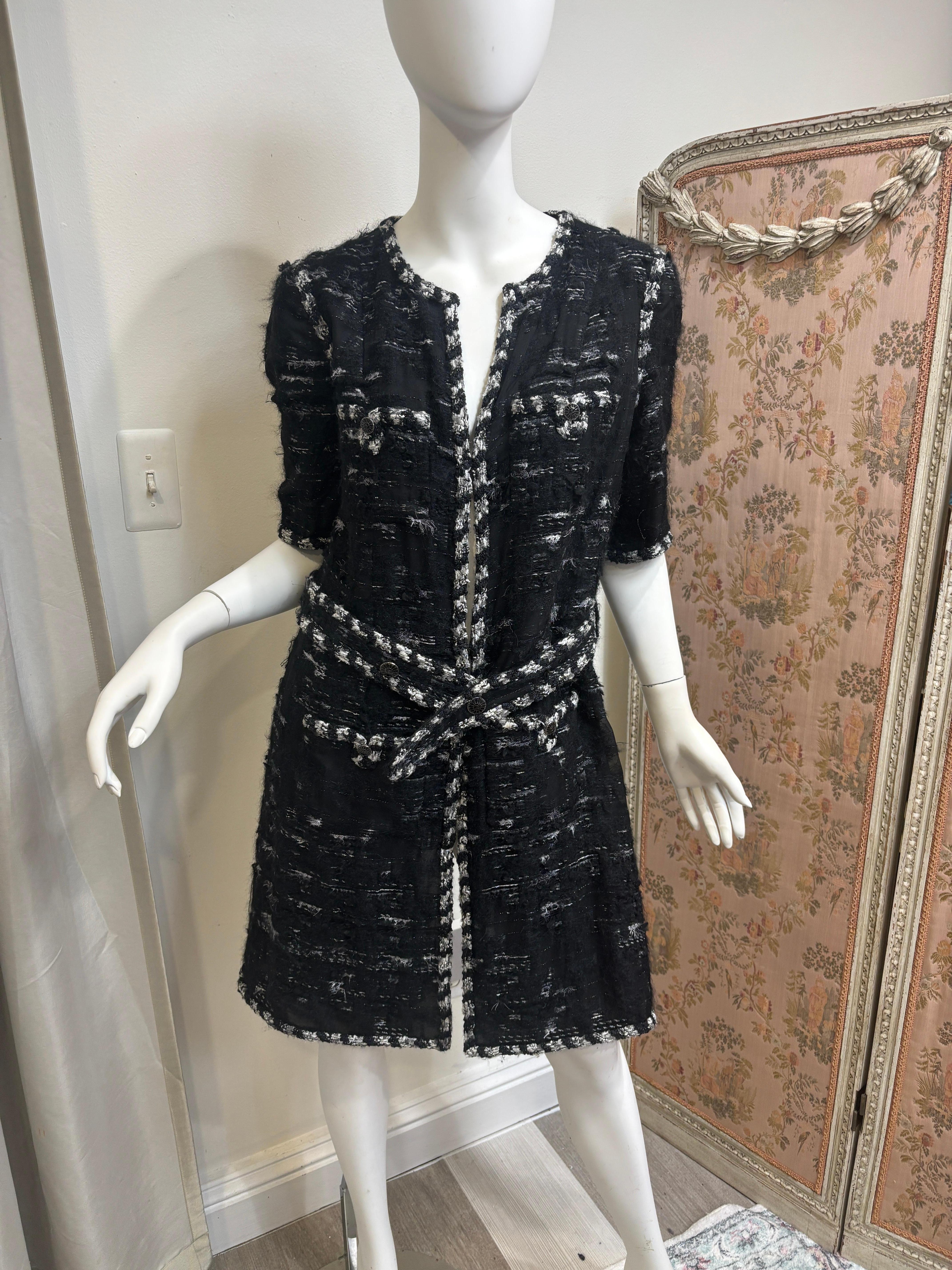 Noir Chanel Veste à manches courtes claire, taille 42 en vente