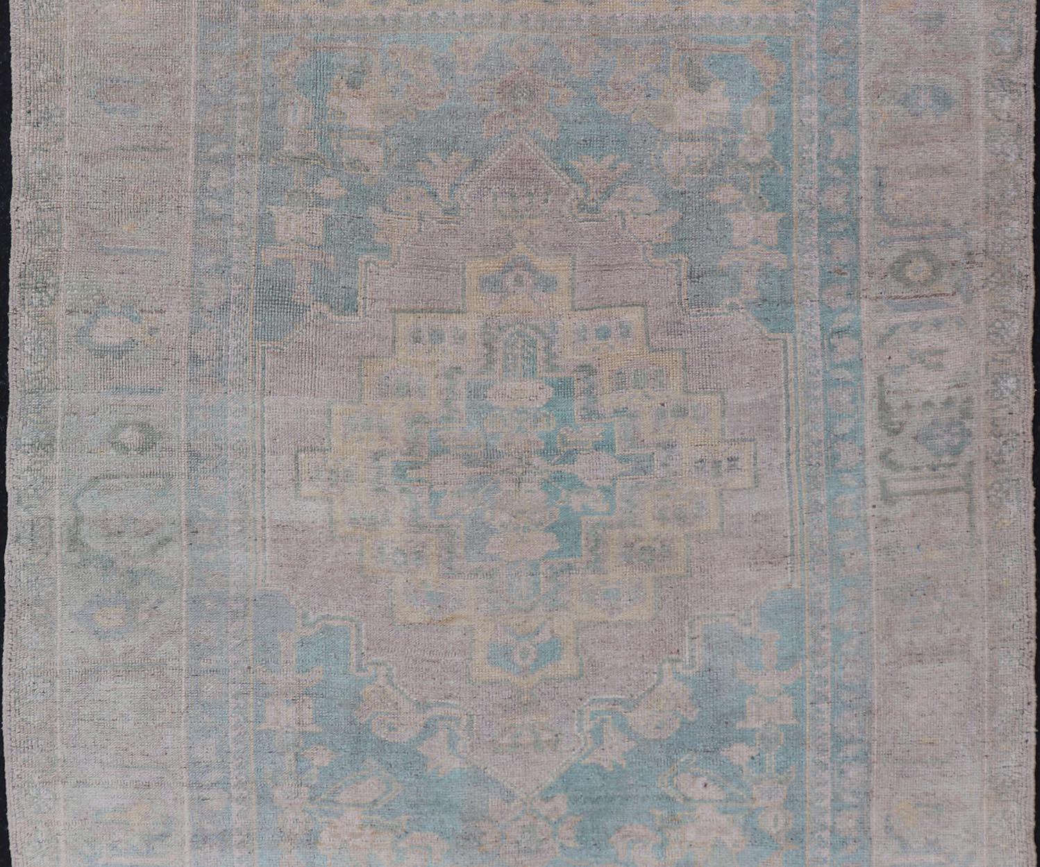 Light Colored Turkish Vintage Oushak Rug with Medallion Design In Good Condition For Sale In Atlanta, GA