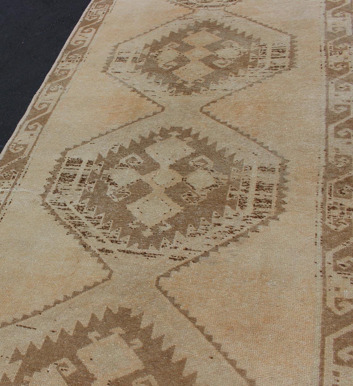 Light Colored Vintage Oushak Gallery Runner with Geometric Medallions In Good Condition For Sale In Atlanta, GA