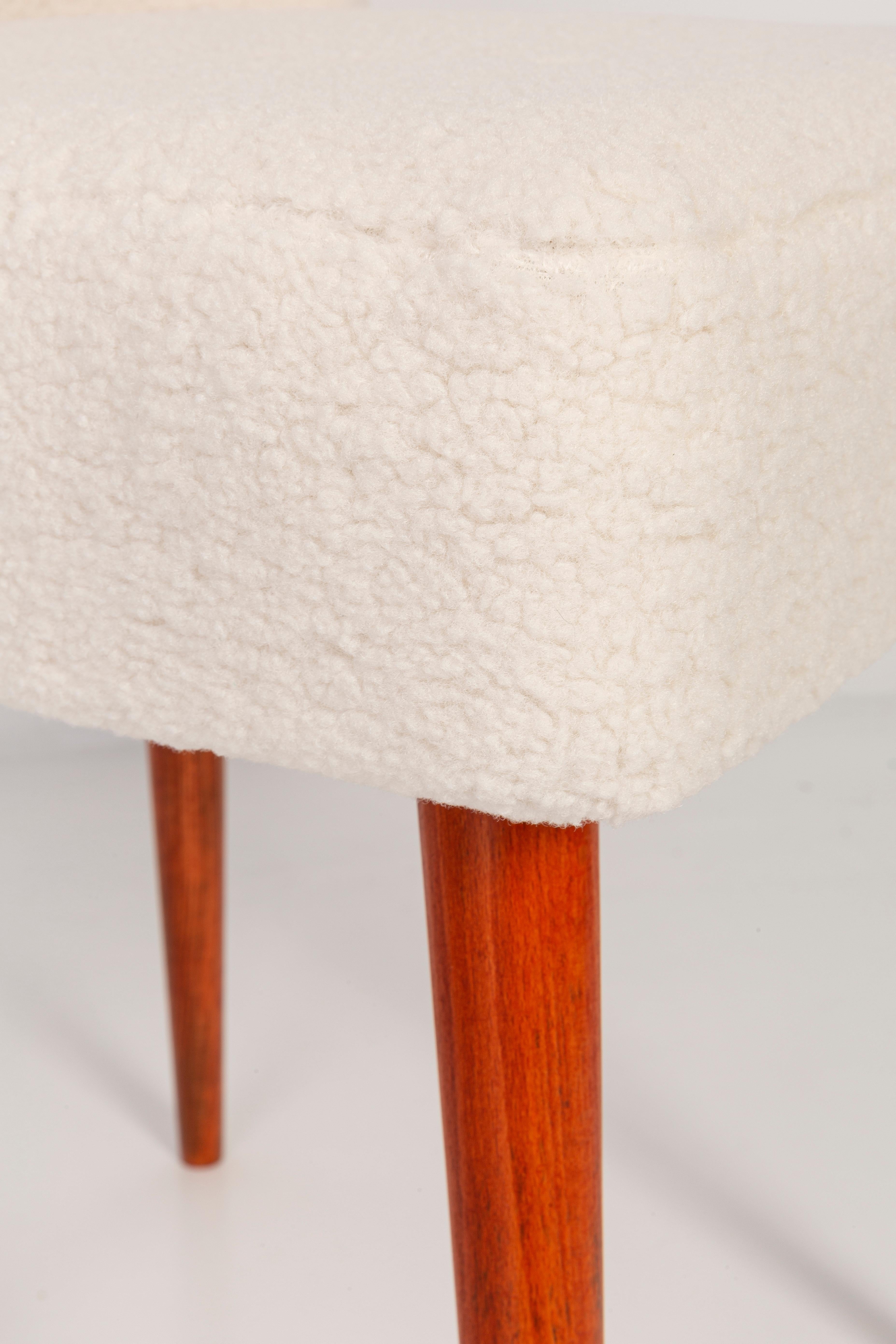 Light Crème Boucle 'Shell' Chair, 1960s For Sale 1