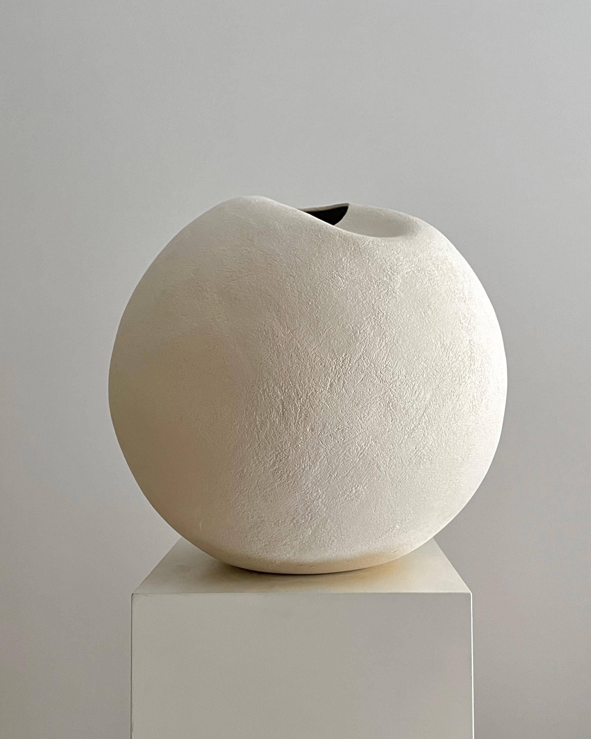 Light Fold Vessel by Laura Pasquino
One of a Kind
Dimensions: D 42 x H 40 cm
Material: Ceramic
Finishing: Textured, Glazed Inside
Artist stamp on the bottom
 
Laura Pasquino
Incorporating references from ancient Korean ceramics as well as principles