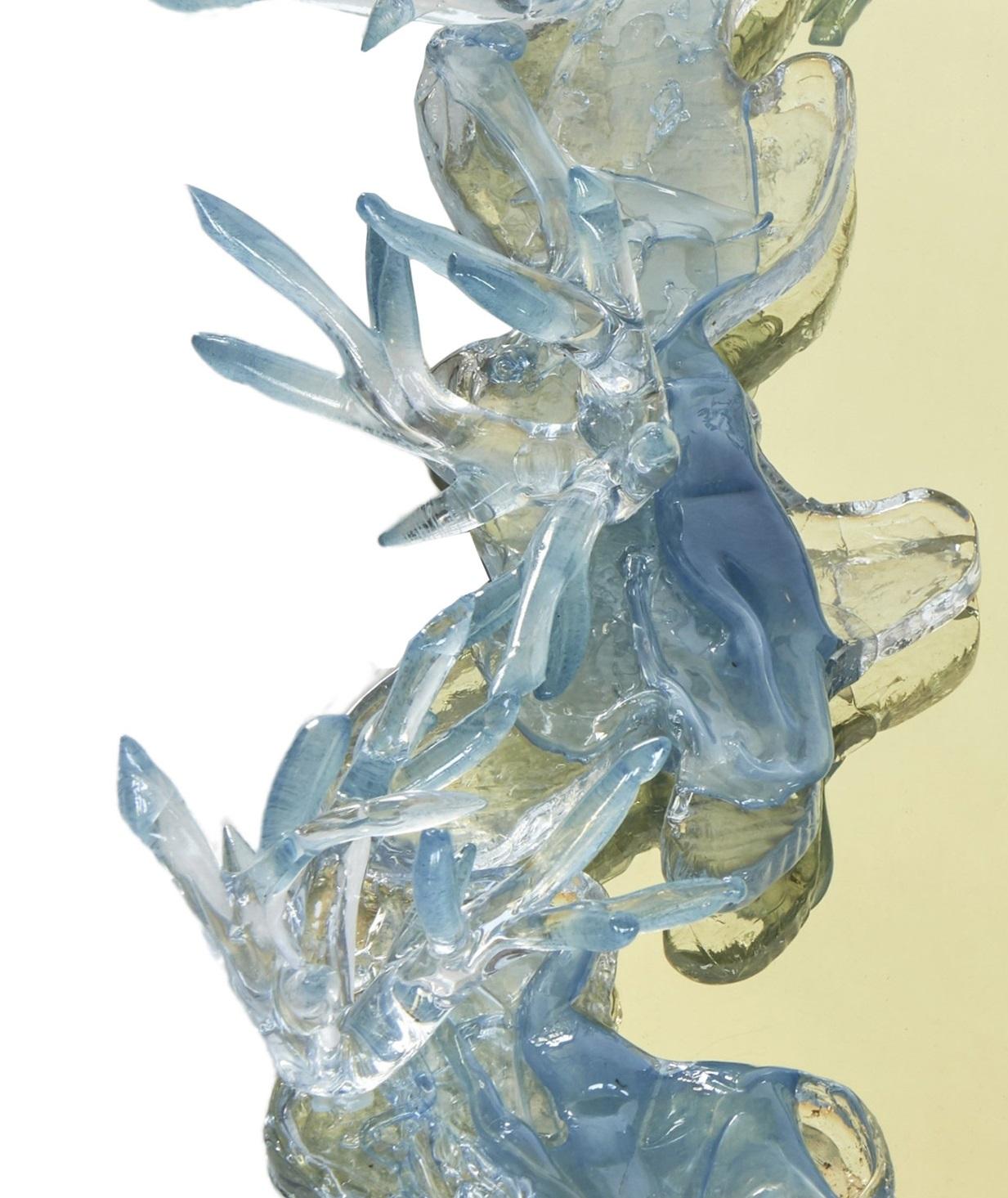 Postmoderne Miroir Light Gold avec décor Light Blue par Emilie Lemardeley en vente