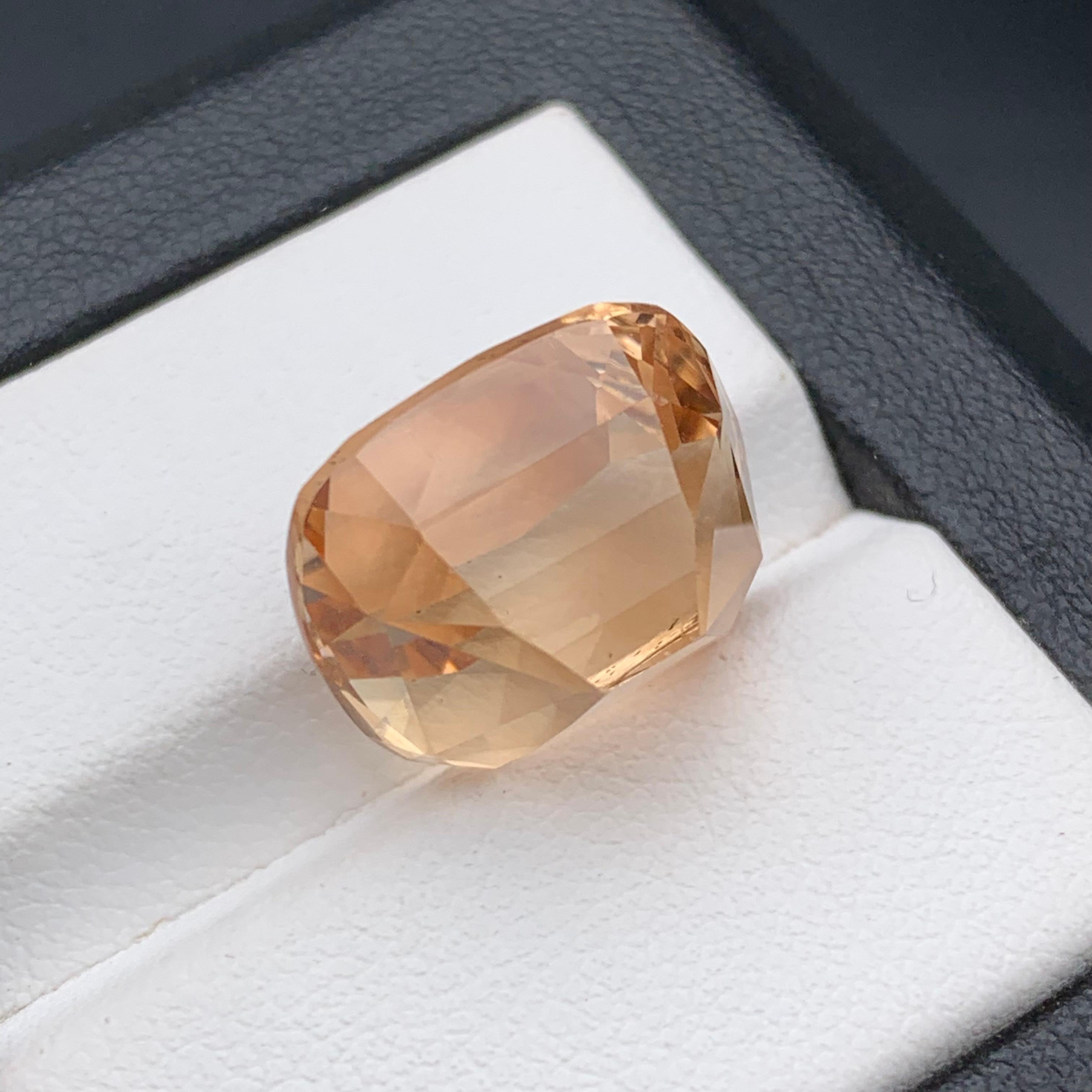Light Golden Brown Natural Topaz Necklace Pendant Loose Gemstone 18.50Ct Cushion In New Condition For Sale In Peshawar, PK