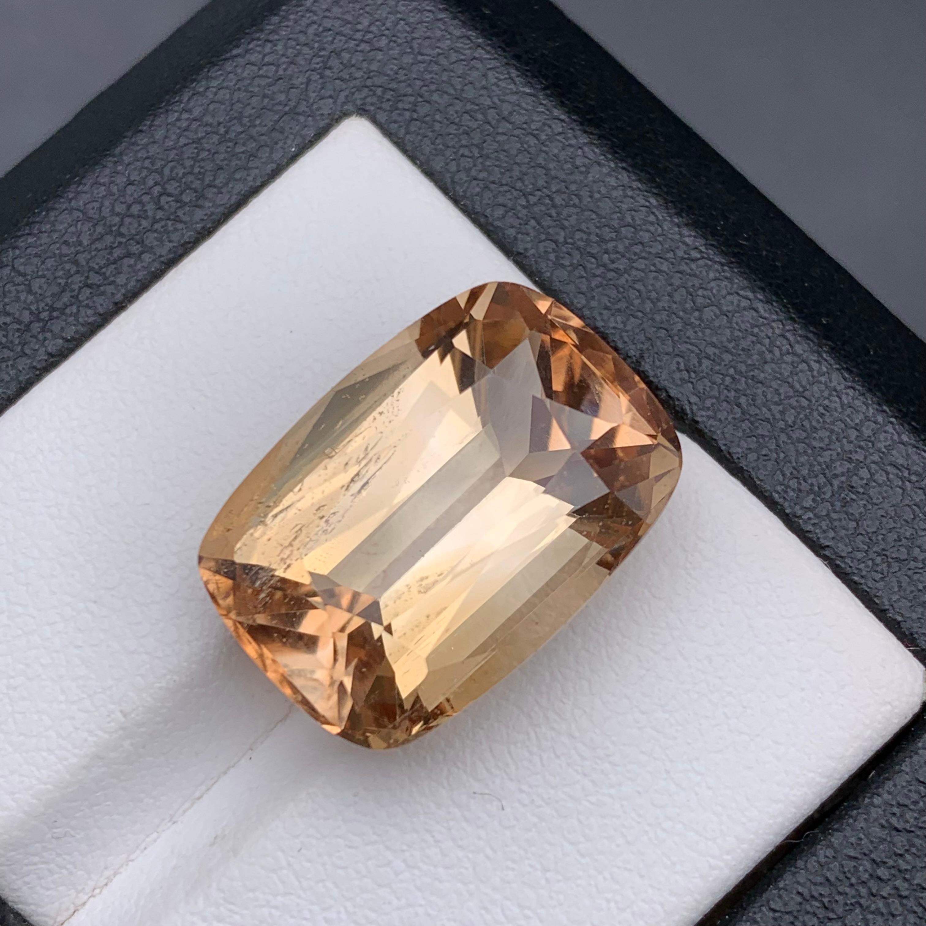 Cushion Cut Light Golden Brown Natural Topaz Necklace Pendant Loose Gemstone 21.50Ct Cushion For Sale