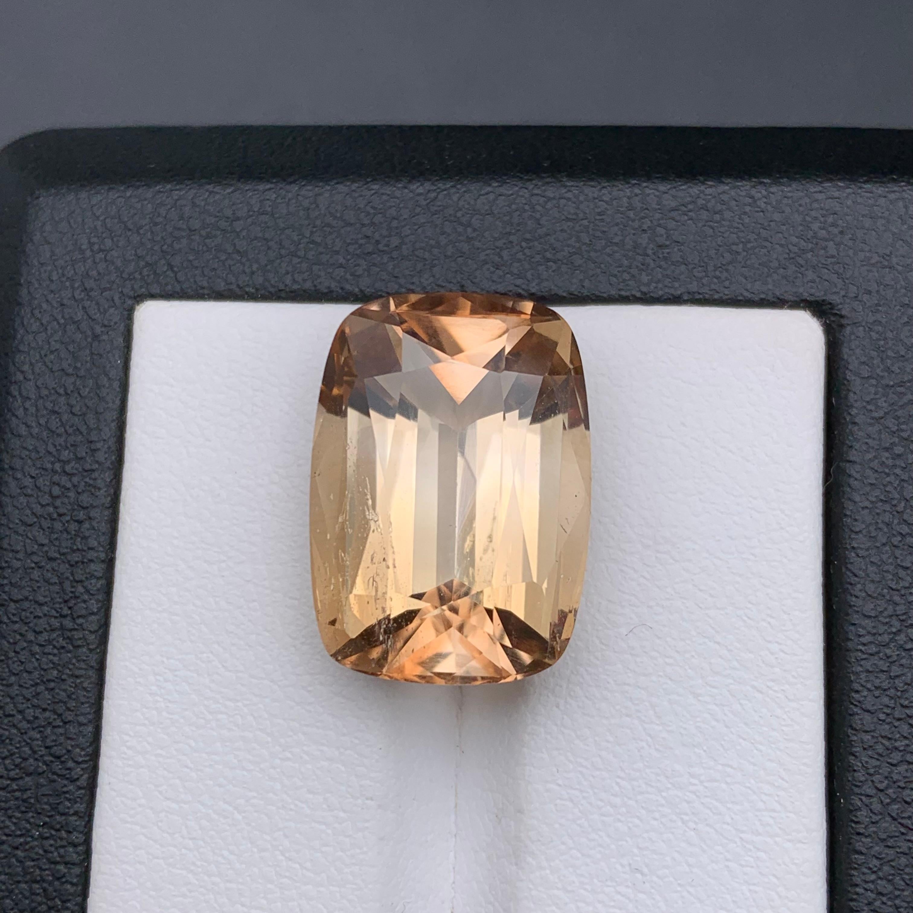 Light Golden Brown Natural Topaz Necklace Pendant Loose Gemstone 21.50Ct Cushion In New Condition For Sale In Peshawar, PK